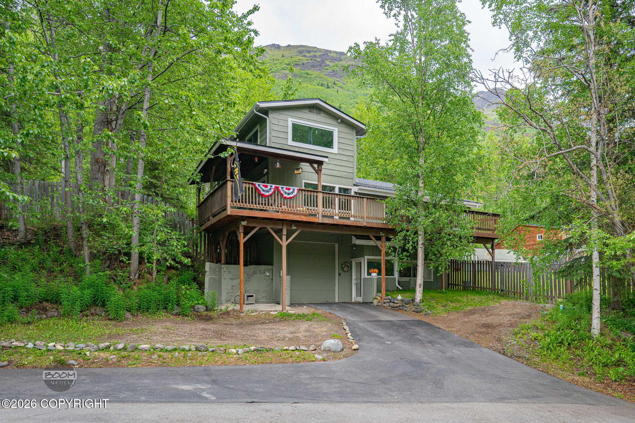 22432 Glacier View Drive Property Photo 2