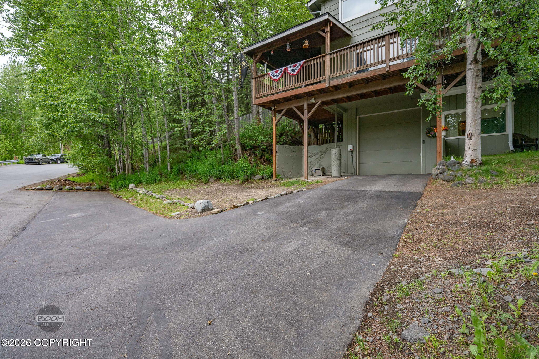 22432 Glacier View Drive Property Photo 4