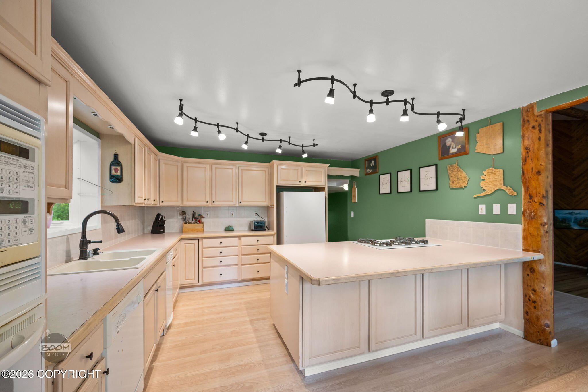 22432 Glacier View Drive Property Photo 5