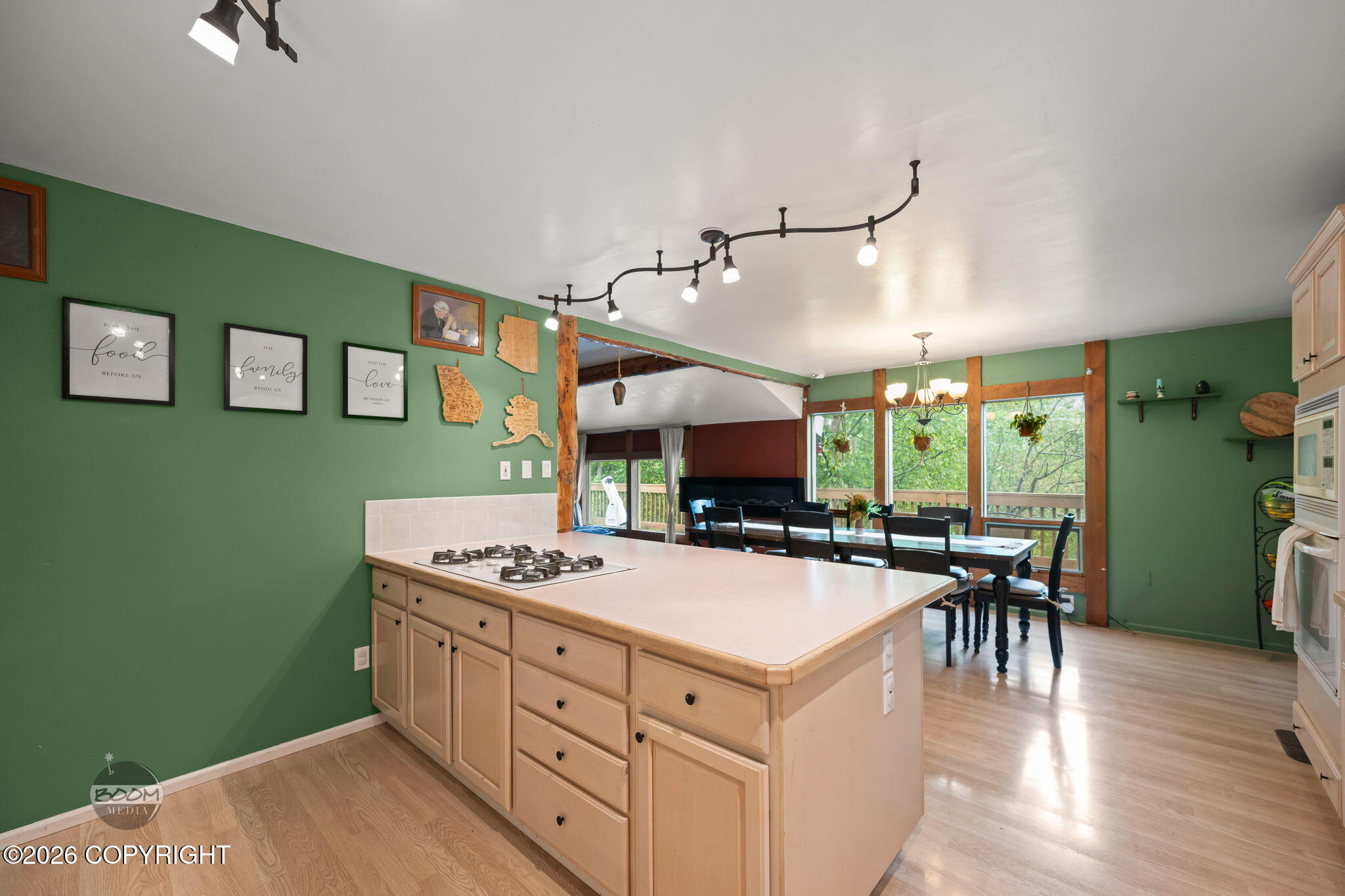22432 Glacier View Drive Property Photo 7