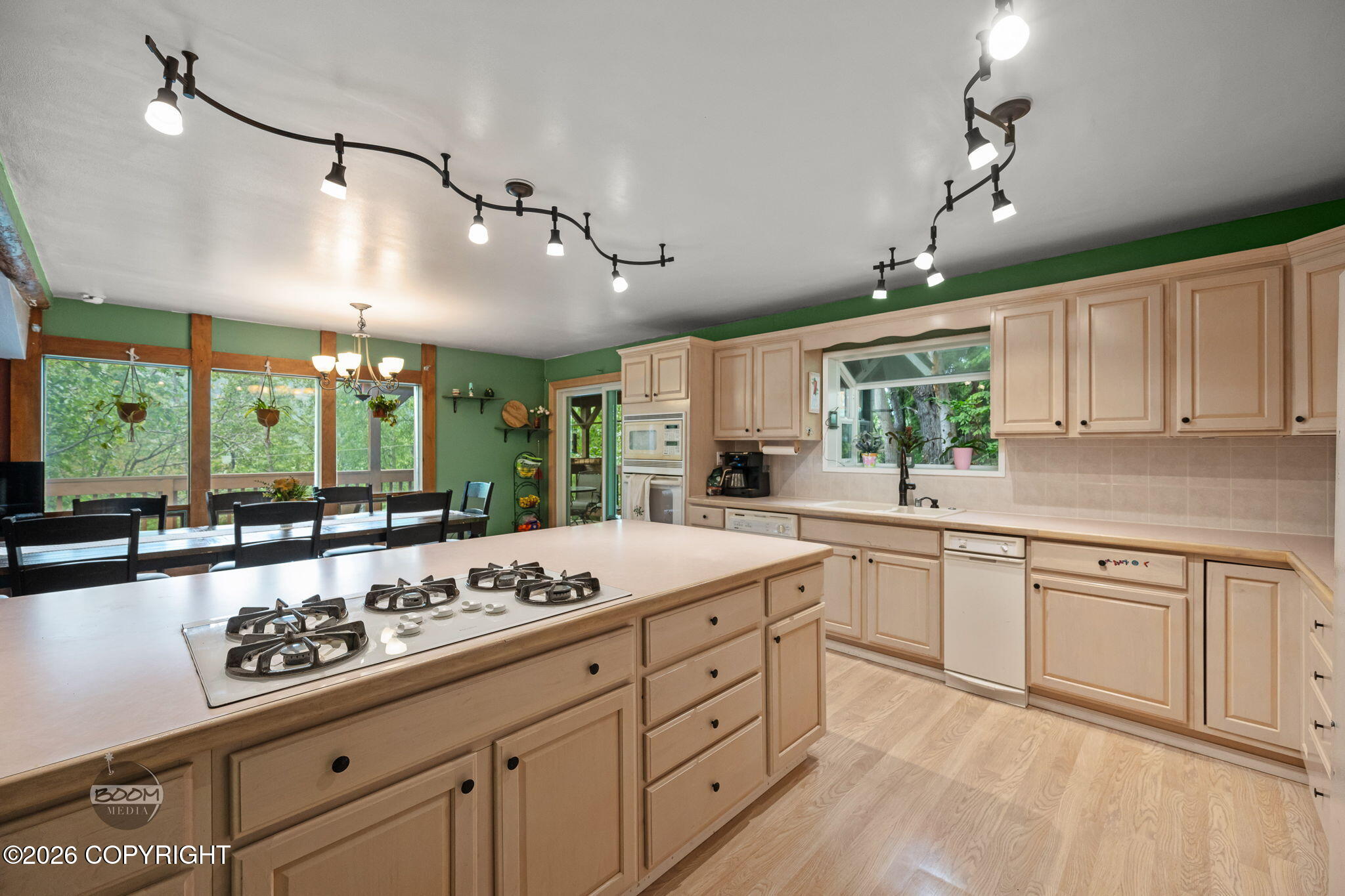 22432 Glacier View Drive Property Photo 8