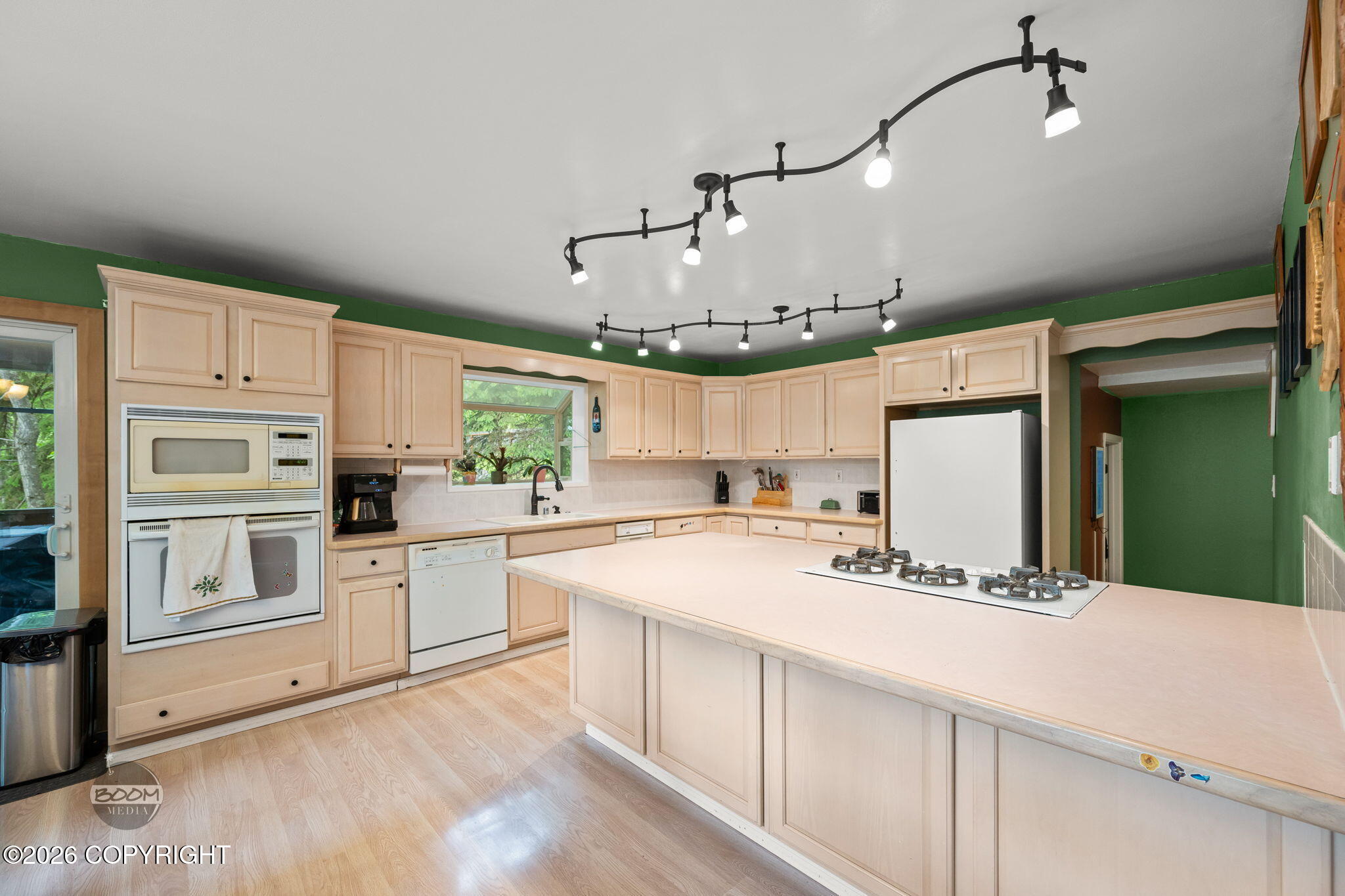 22432 Glacier View Drive Property Photo 9