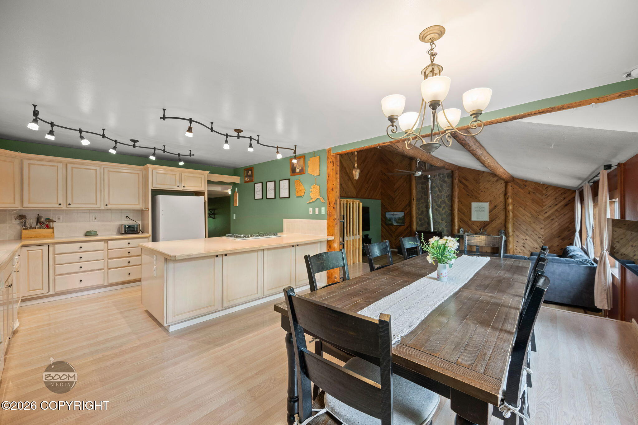 22432 Glacier View Drive Property Photo 10