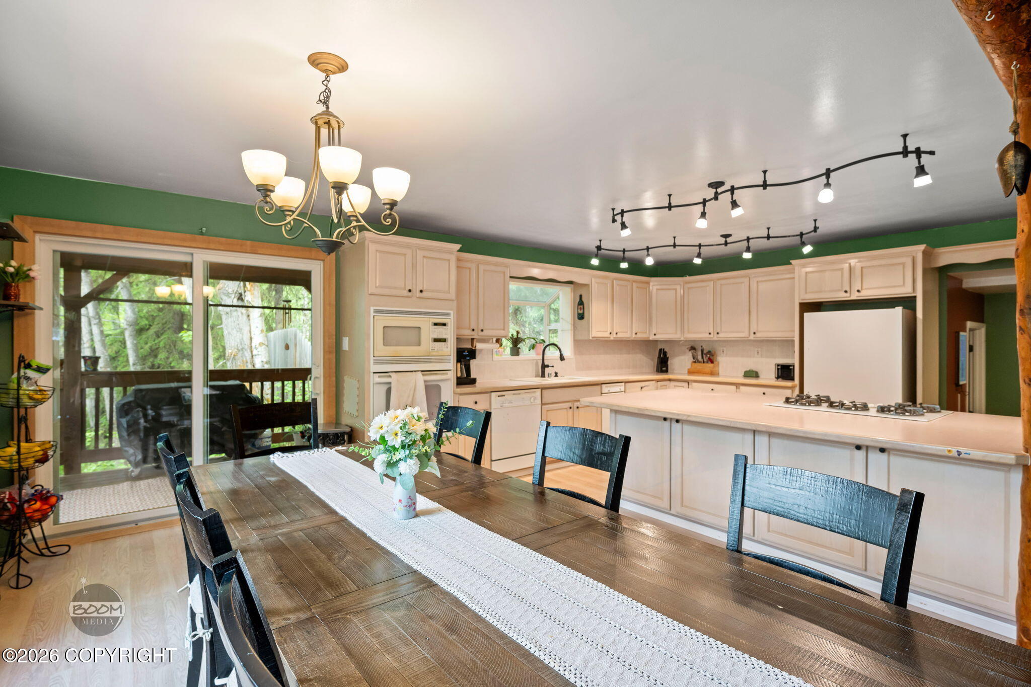 22432 Glacier View Drive Property Photo 11