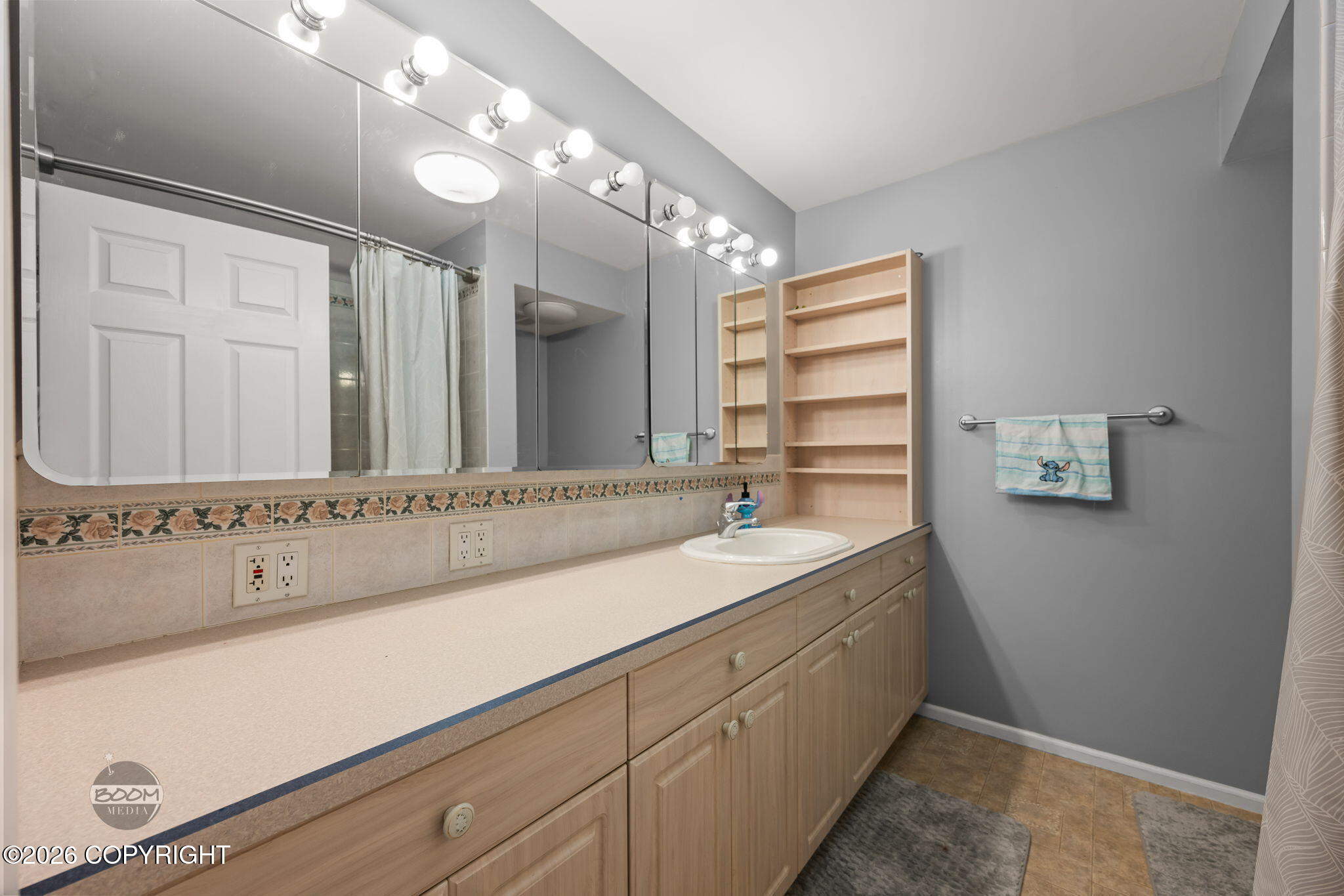 22432 Glacier View Drive Property Photo 41