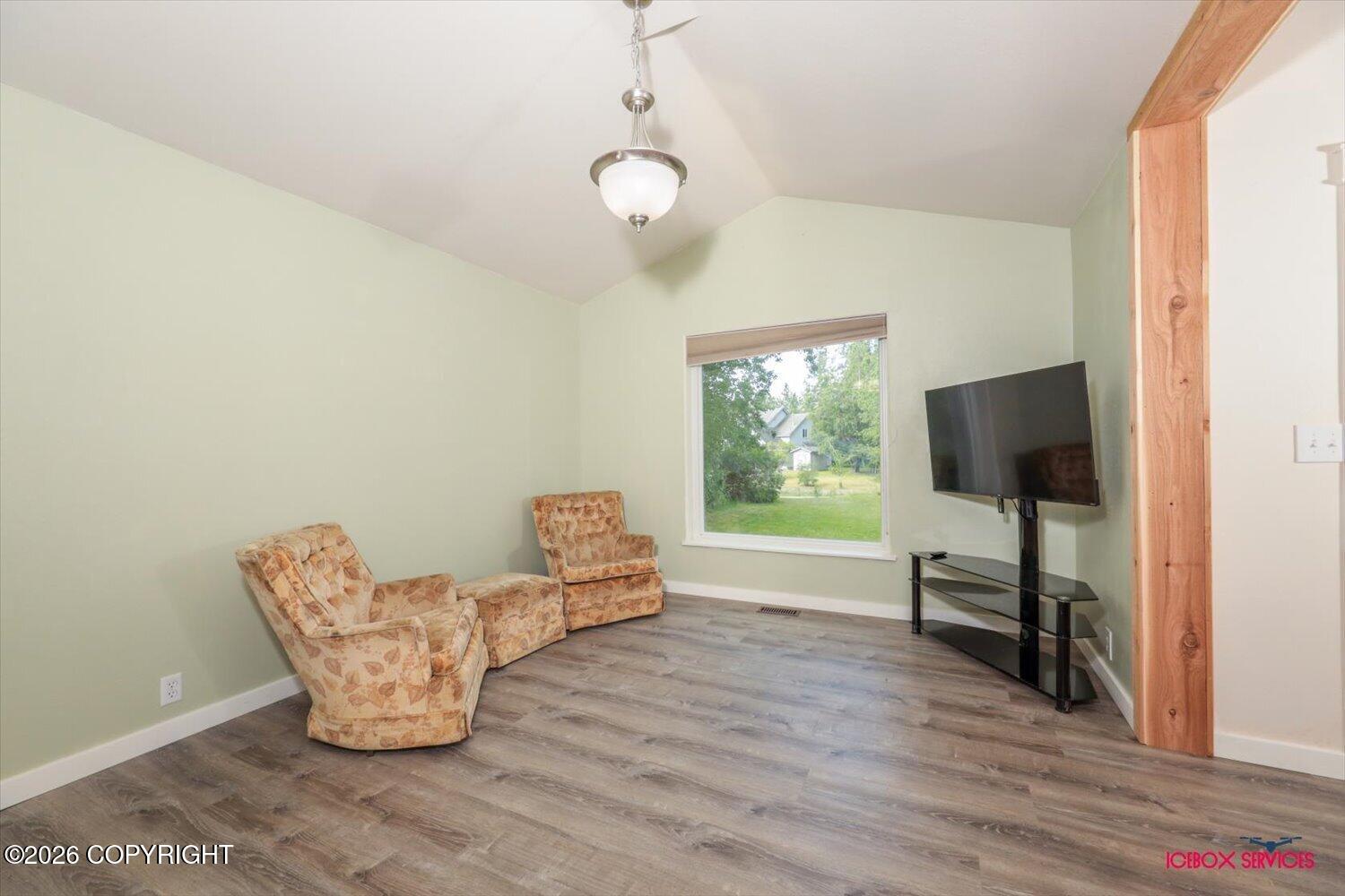 1491 N Aspen Place Property Photo 5