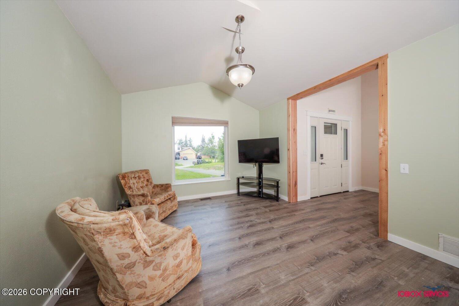 1491 N Aspen Place Property Photo 6
