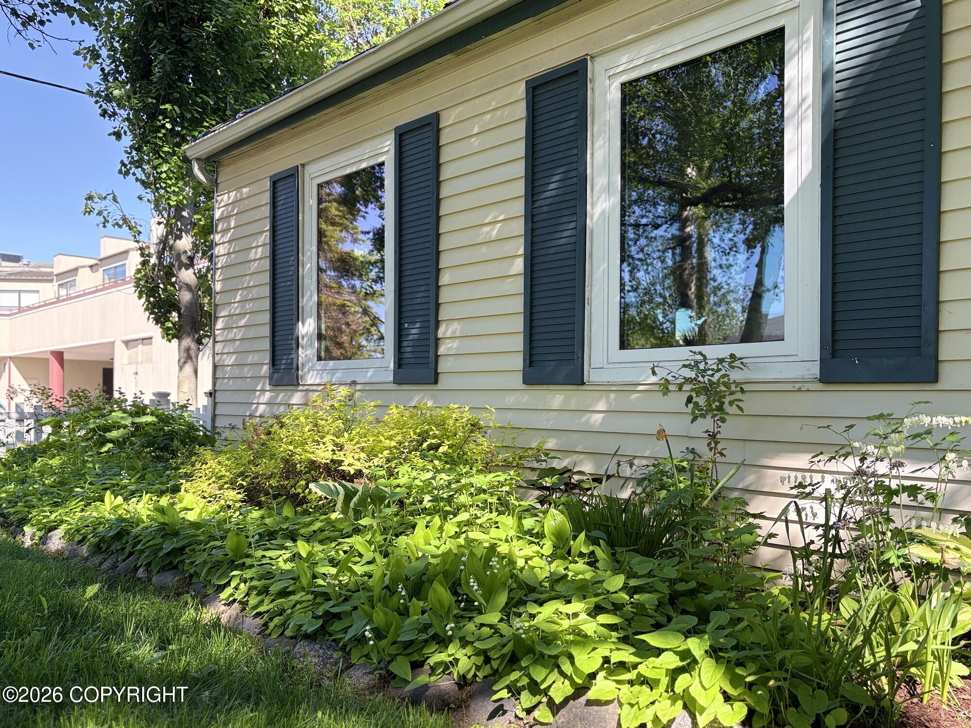 1215 W 8th Avenue Property Photo 59