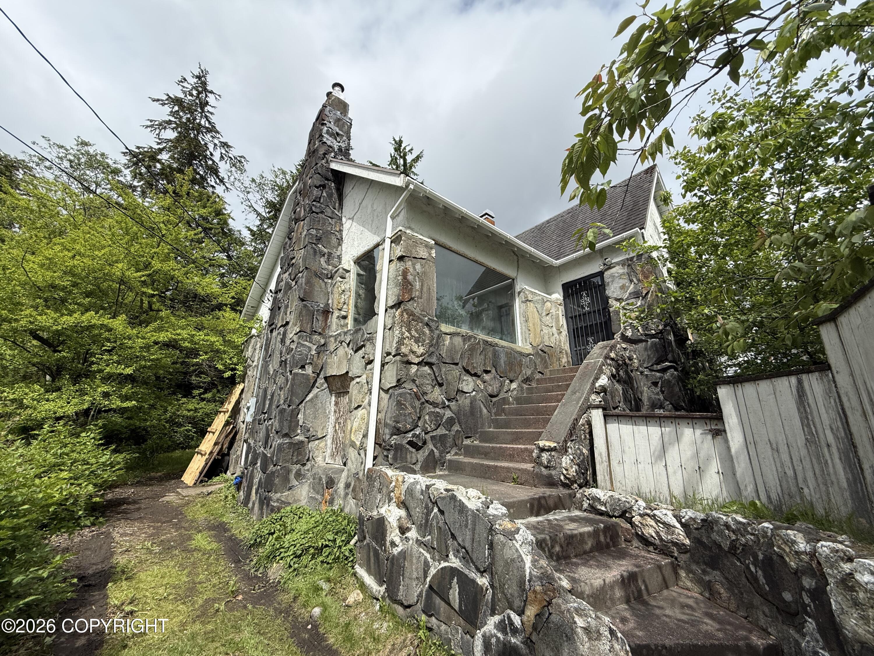 2408 2nd Avenue Property Photo 2