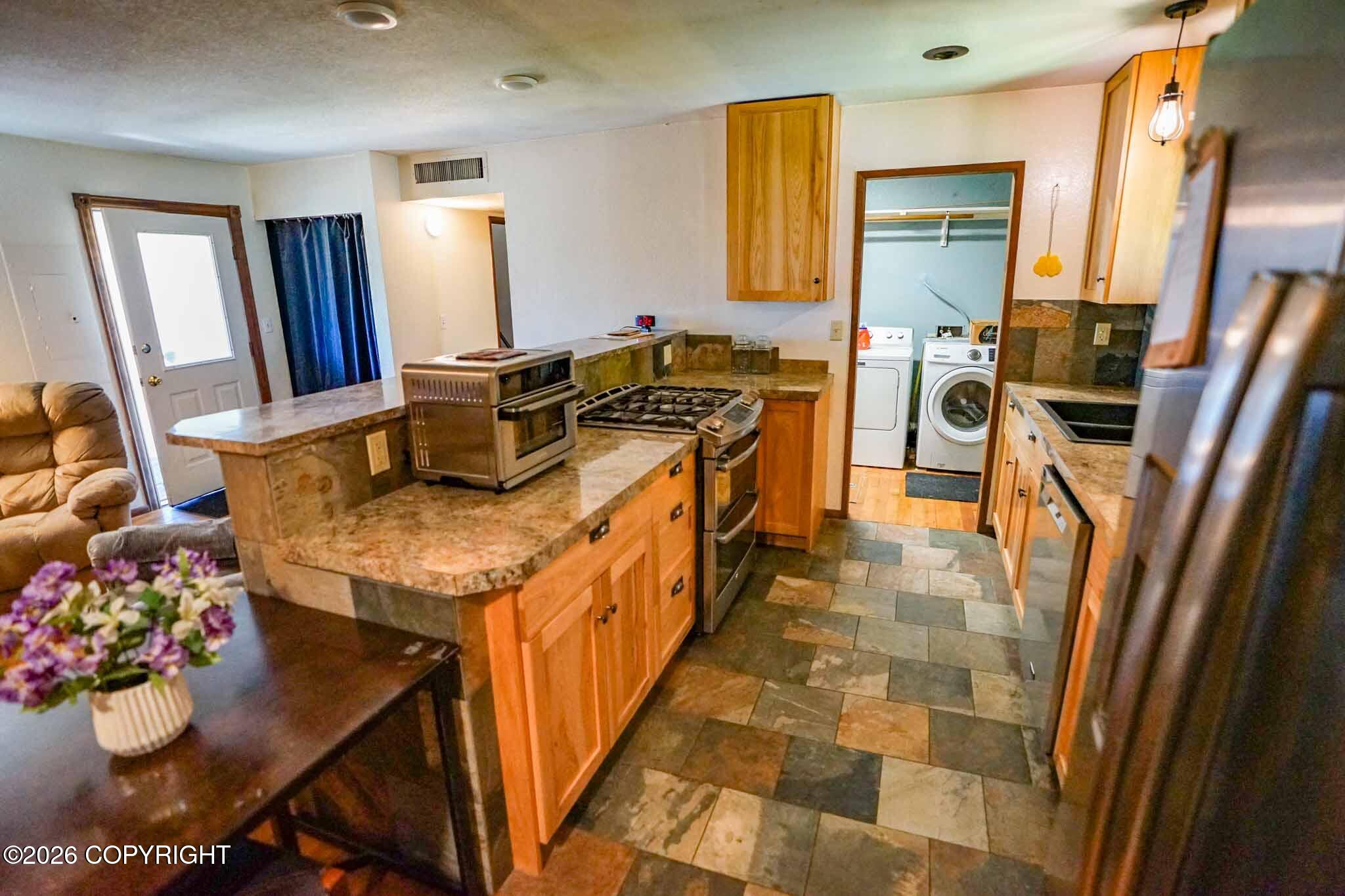 395 West Street Property Photo 23