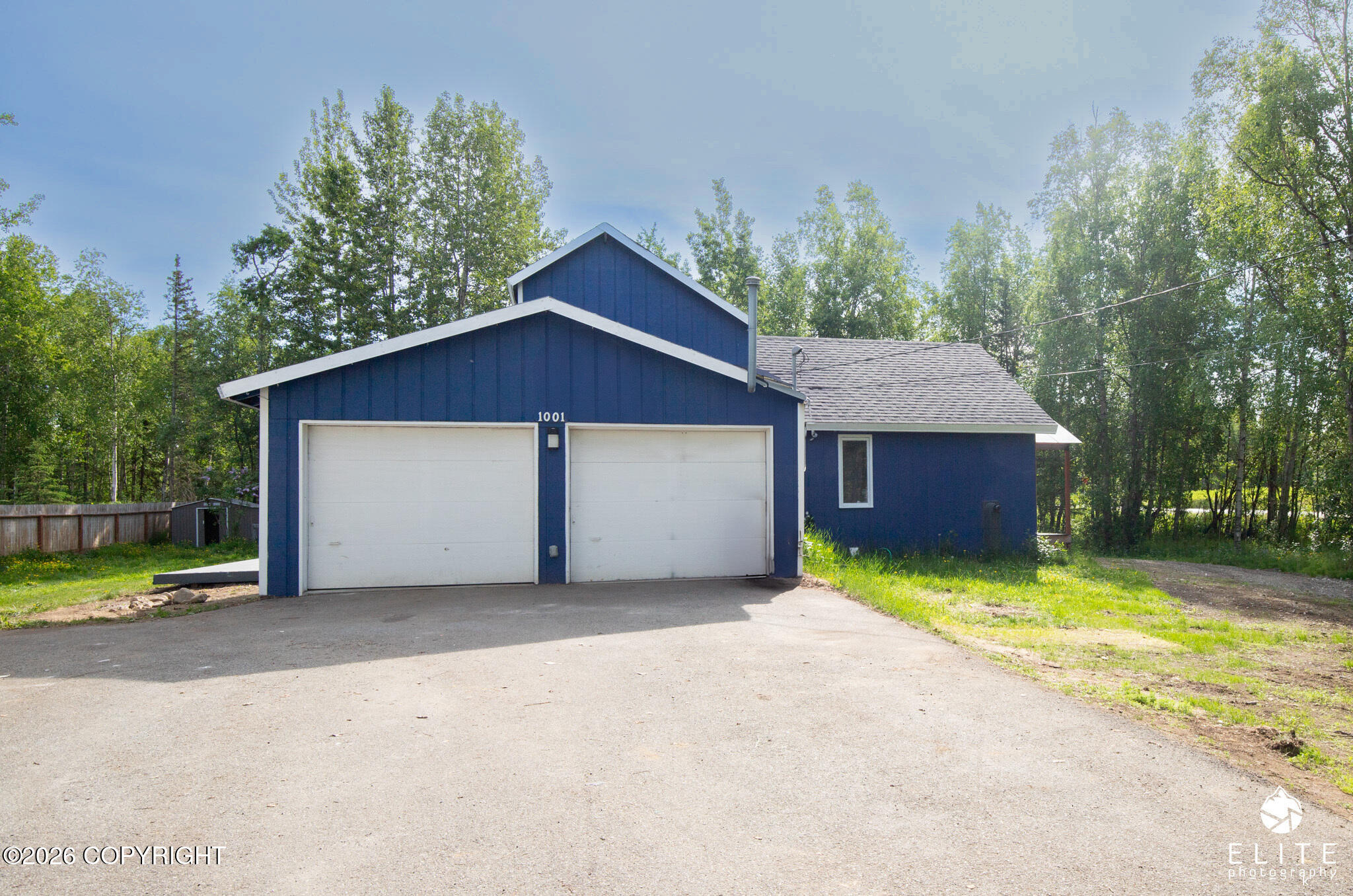1001 S Woodcrest Circle Property Photo 1