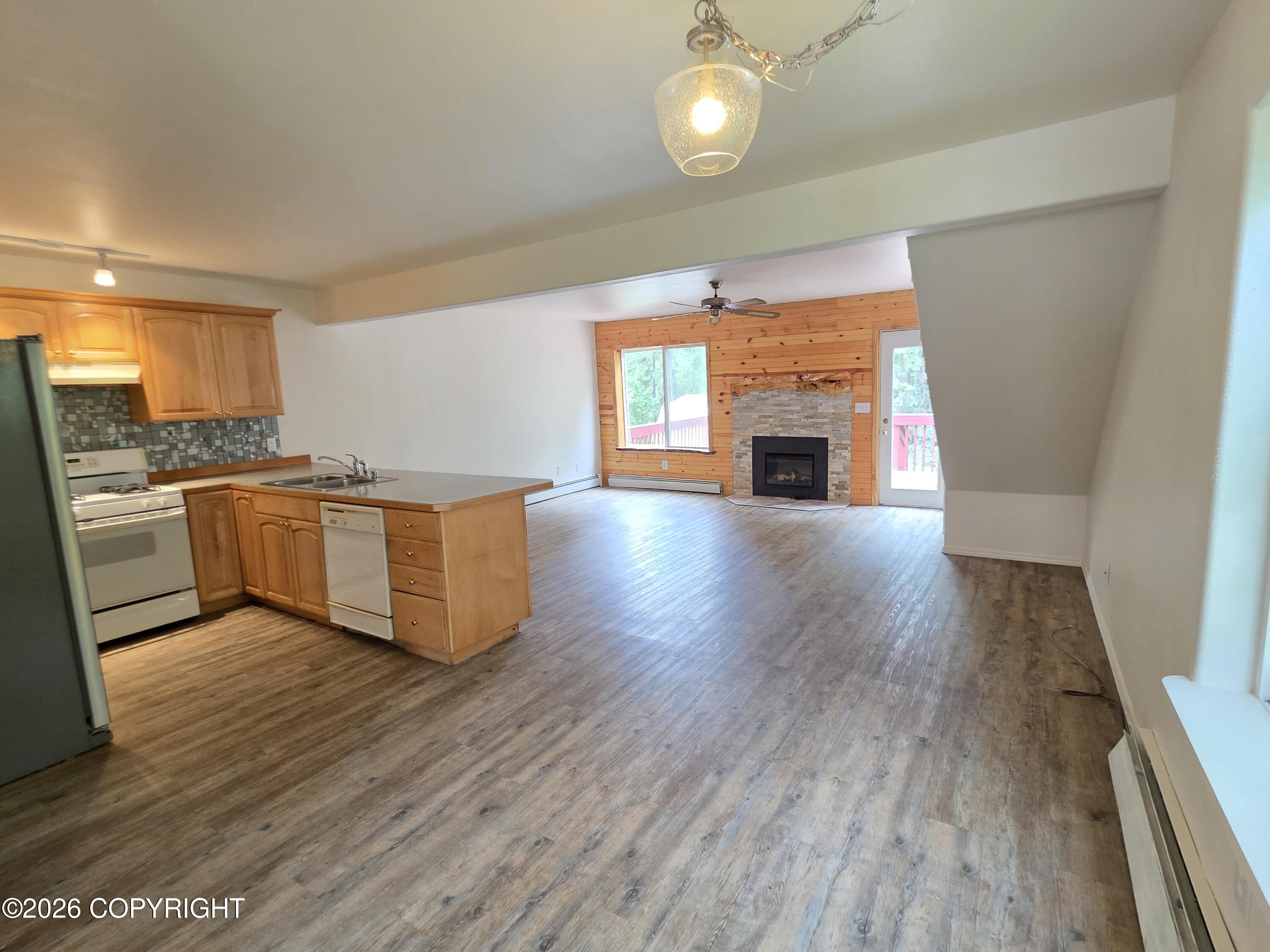 17015 Riddell Street Property Photo 10