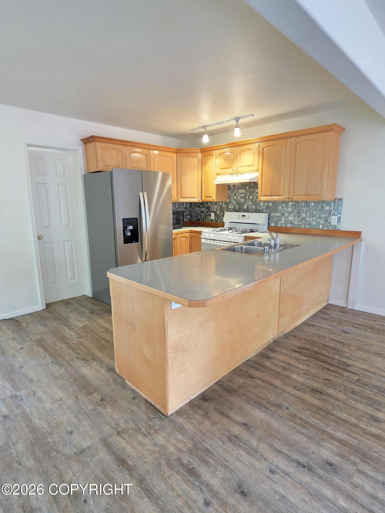 17015 Riddell Street Property Photo 11