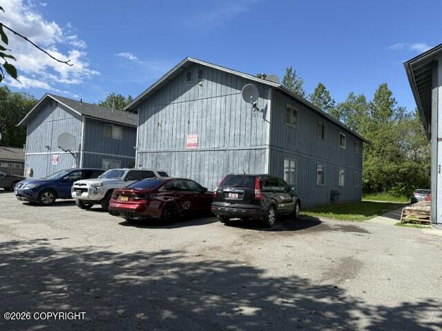 925 E 45th Court Property Photo 2