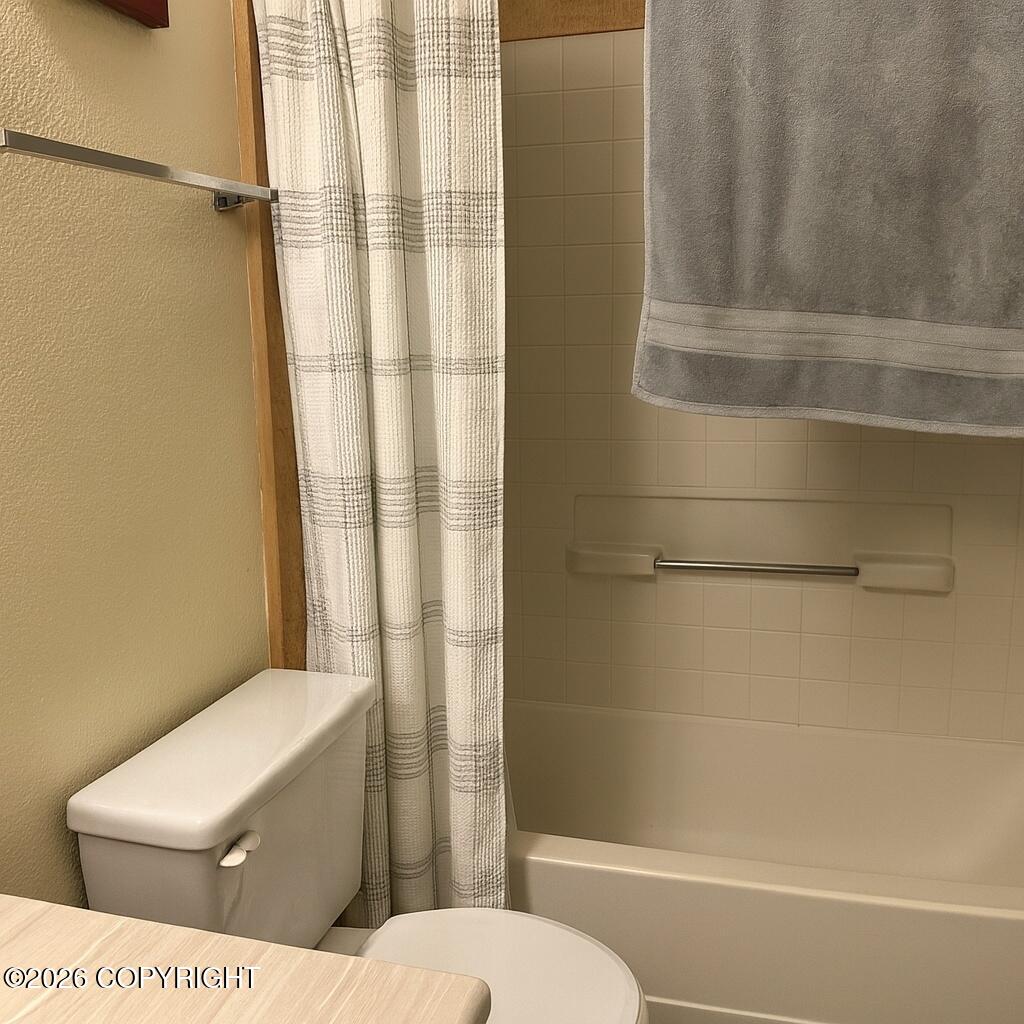 925 E 45th Court Property Photo 9