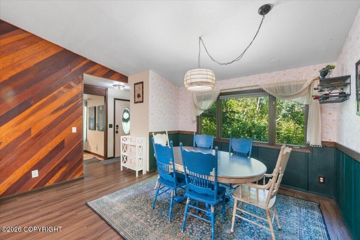 19246 Sullins Drive Property Photo 8