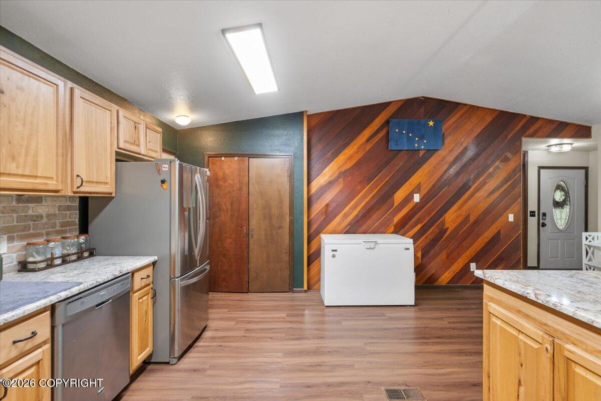 19246 Sullins Drive Property Photo 11