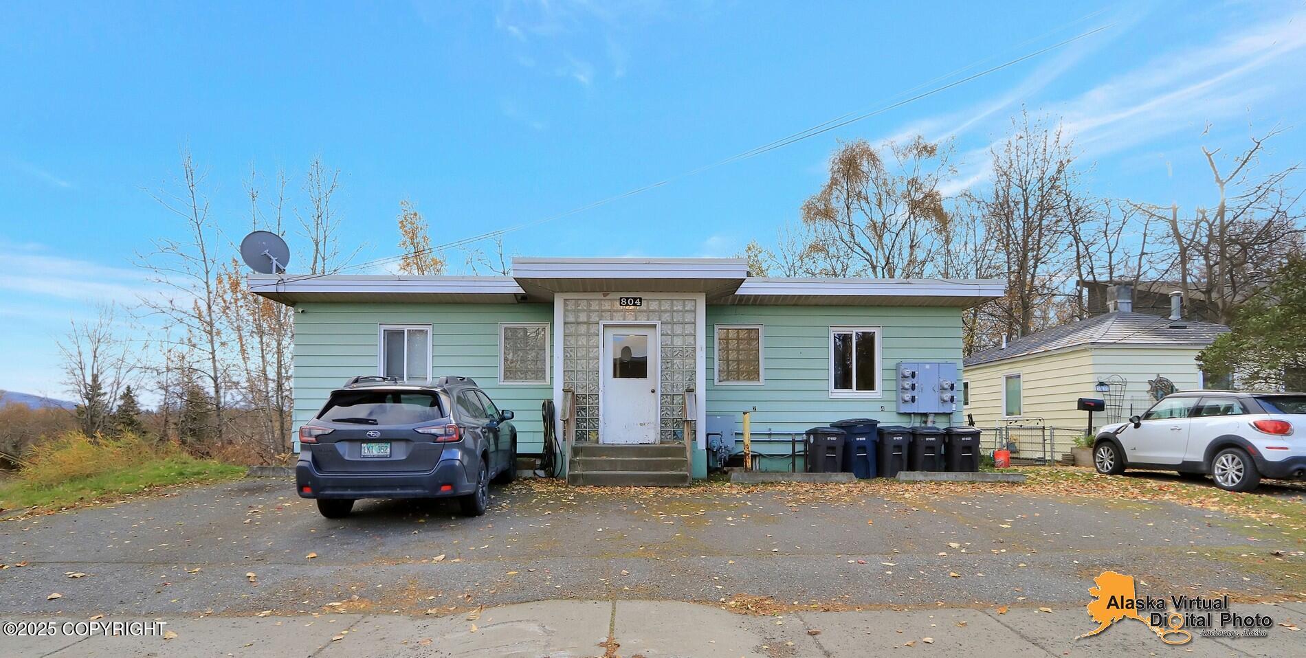 804 W 16th Avenue Property Photo 1
