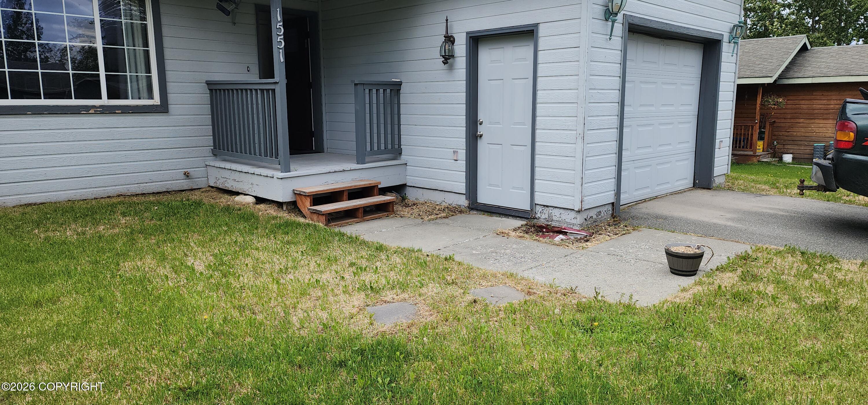 1551 N Lacy Loop Property Photo 2