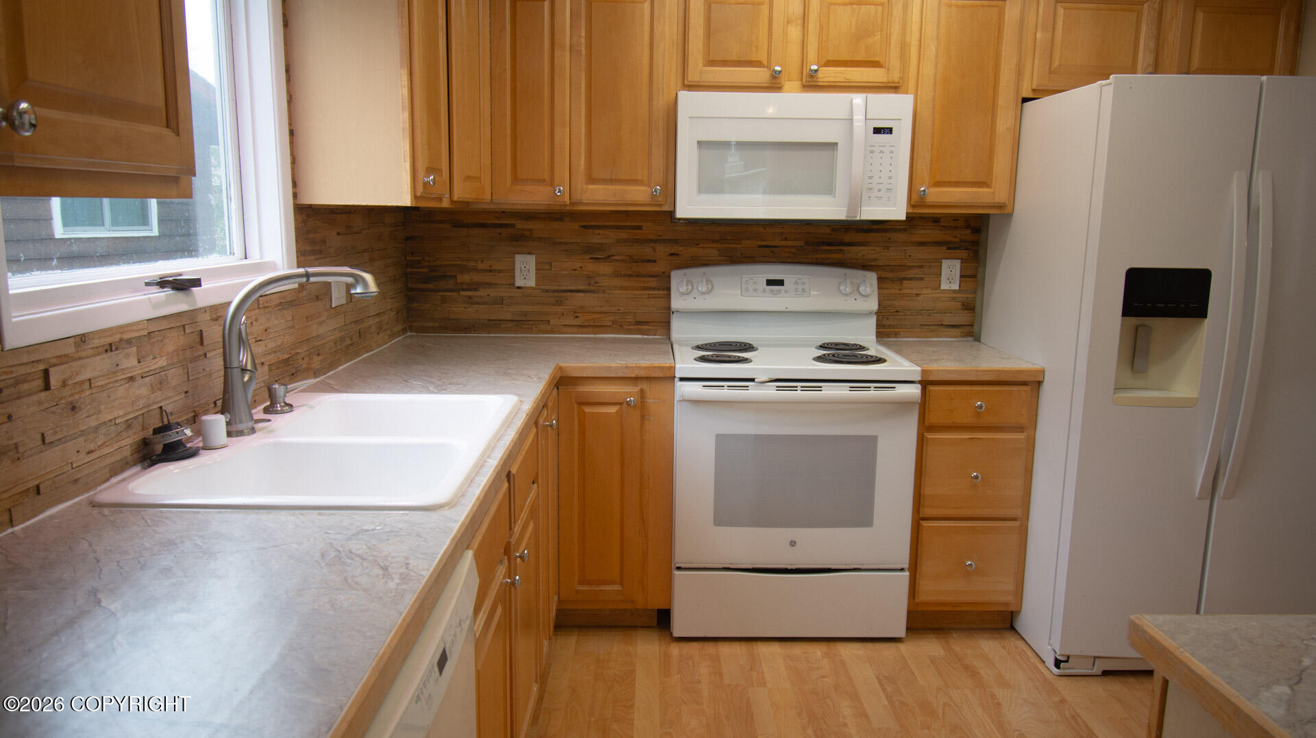 2419 Glenkerry Drive Property Photo 9