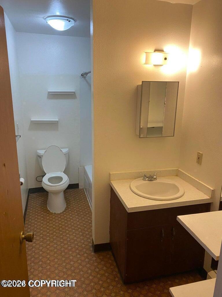 1425 W 40th Avenue #5 Property Photo 4