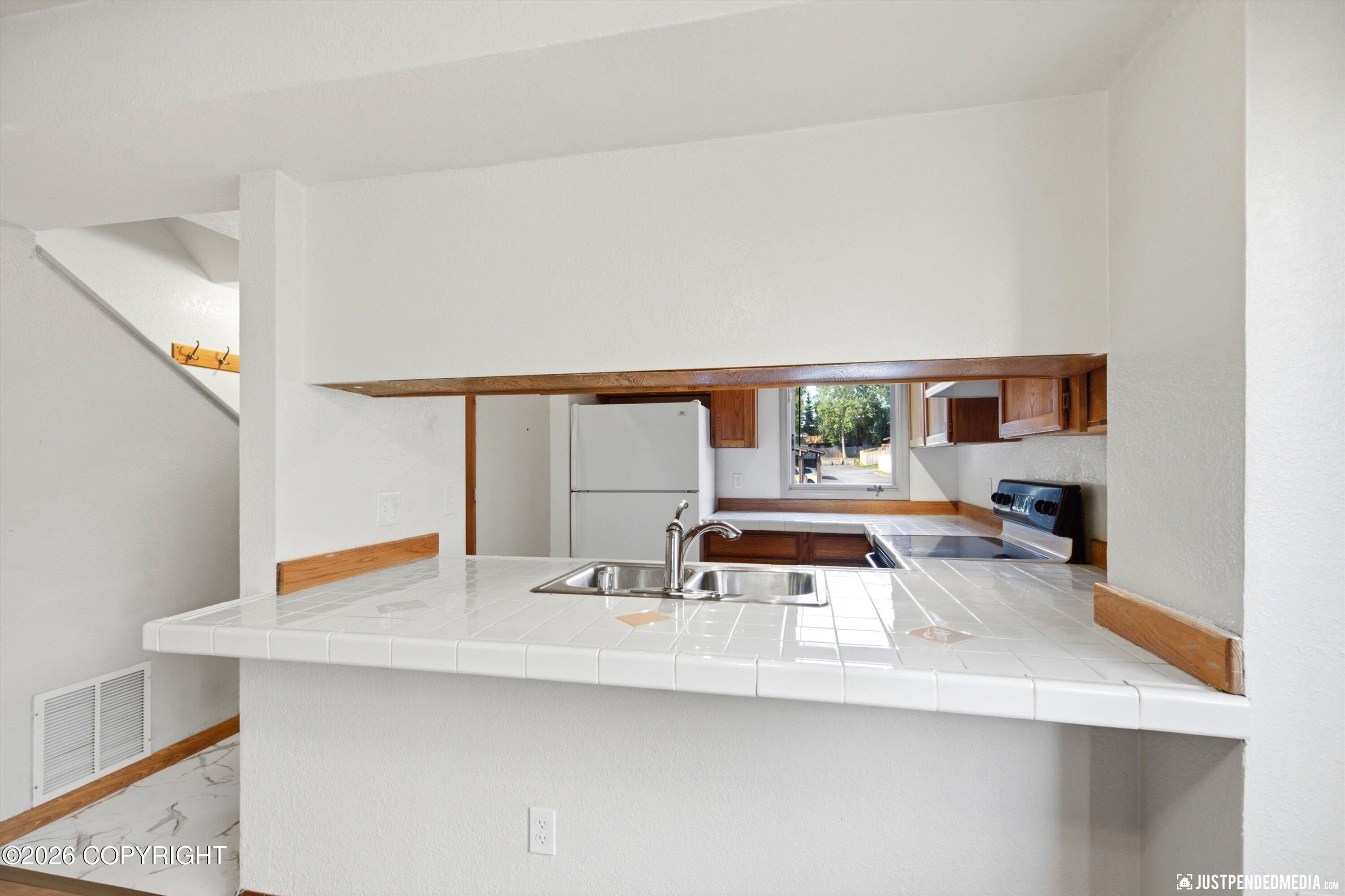 489 Dailey Avenue #a-04 Property Photo 6