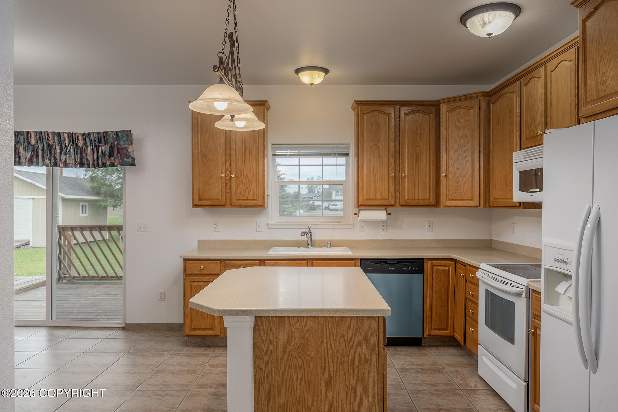 631 W Sixth Avenue Property Photo 4