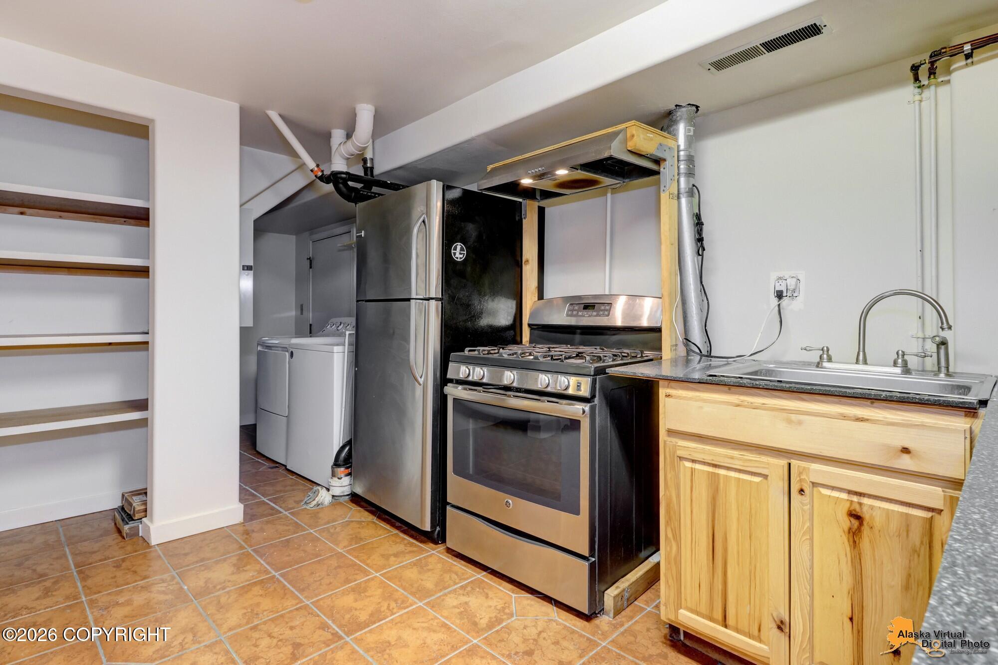 1558 E Street Property Photo 24