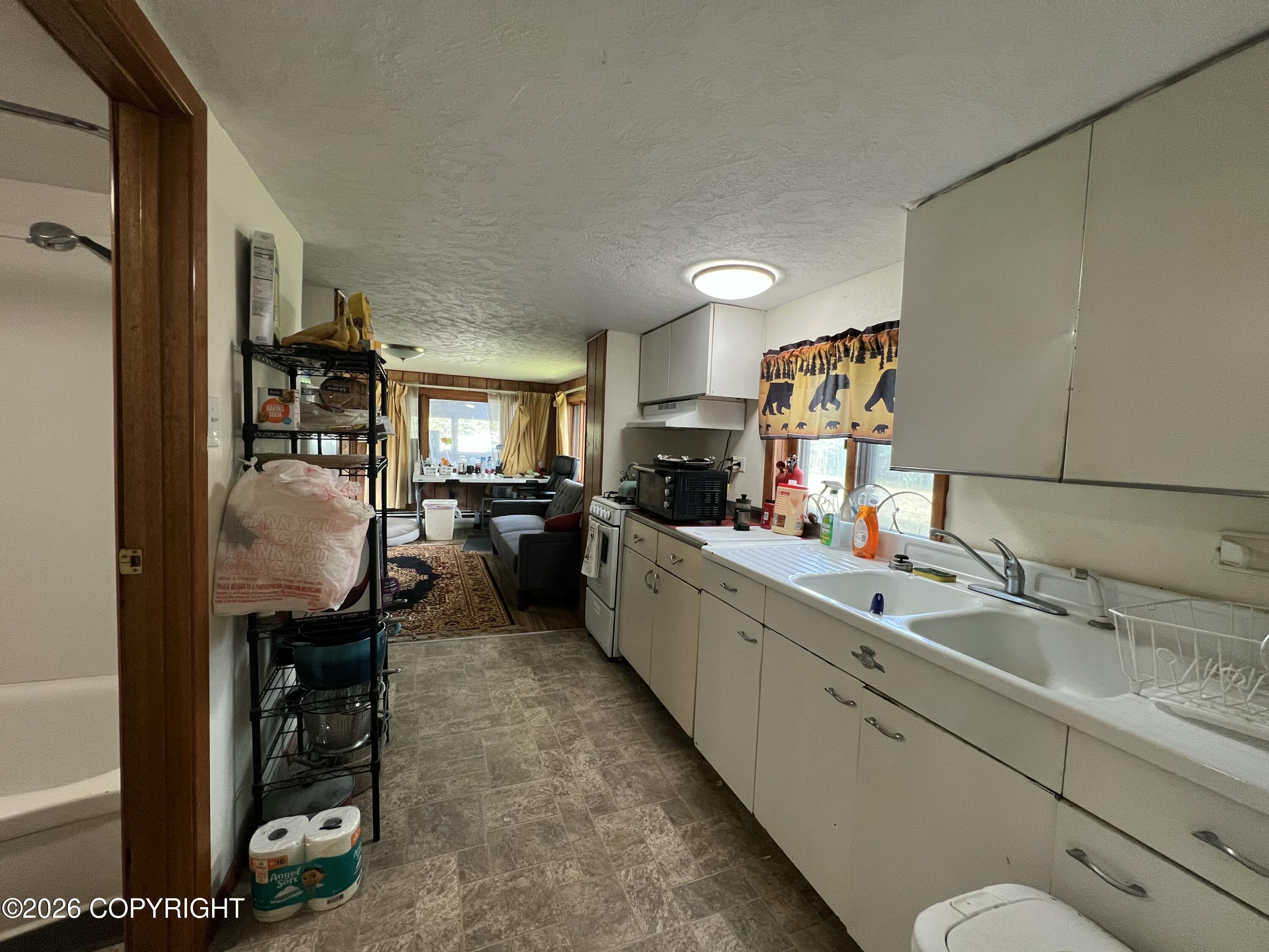 1315.5 Alaska Highway Property Photo 6