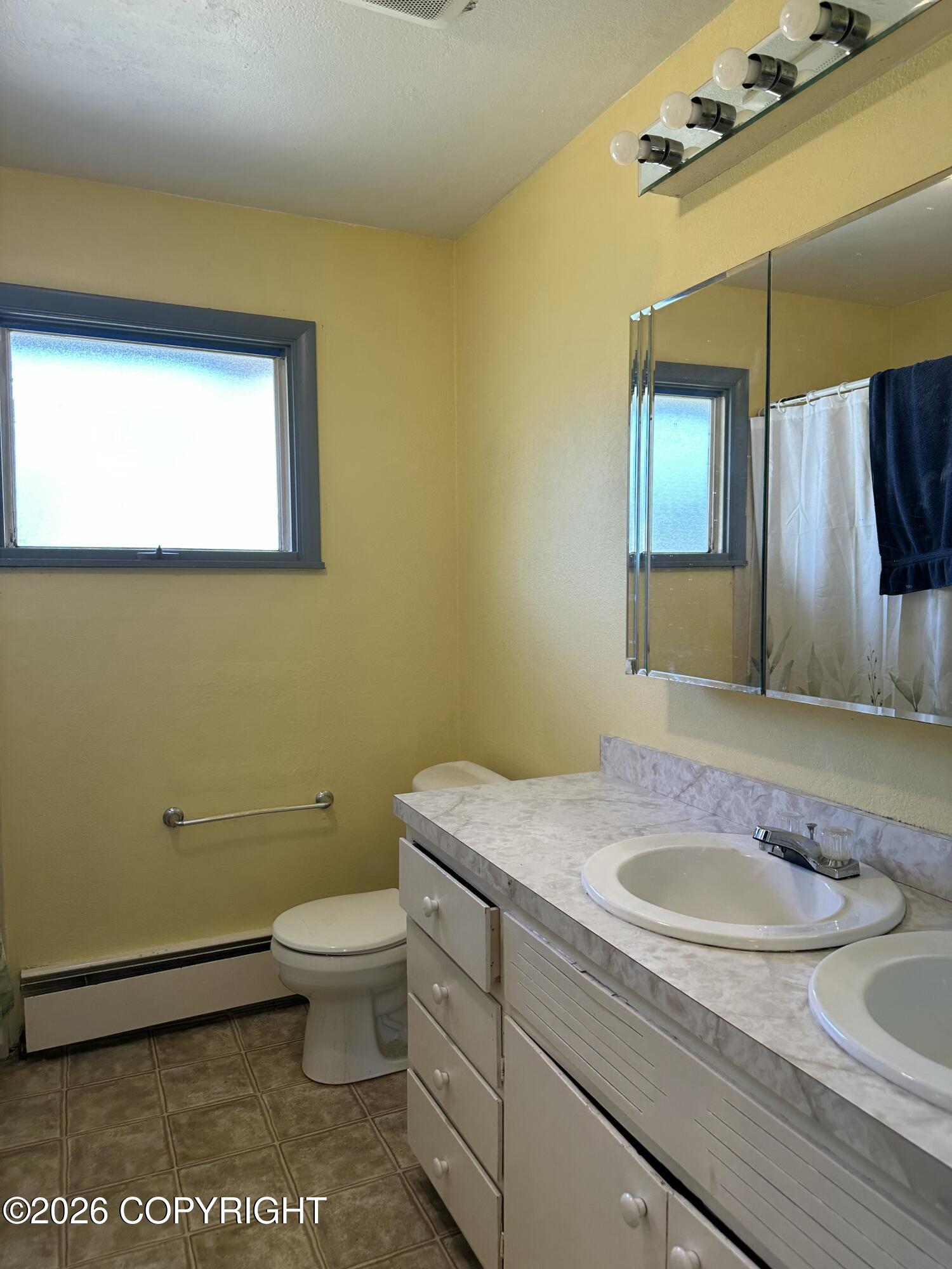 4447 E 6th Avenue Property Photo 9