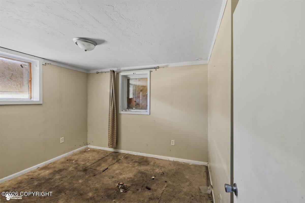6741 E 12th Avenue Property Photo 11