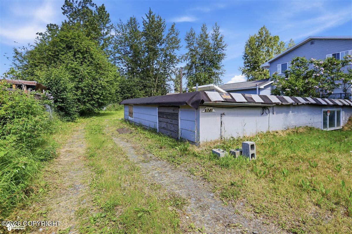 6741 E 12th Avenue Property Photo 17