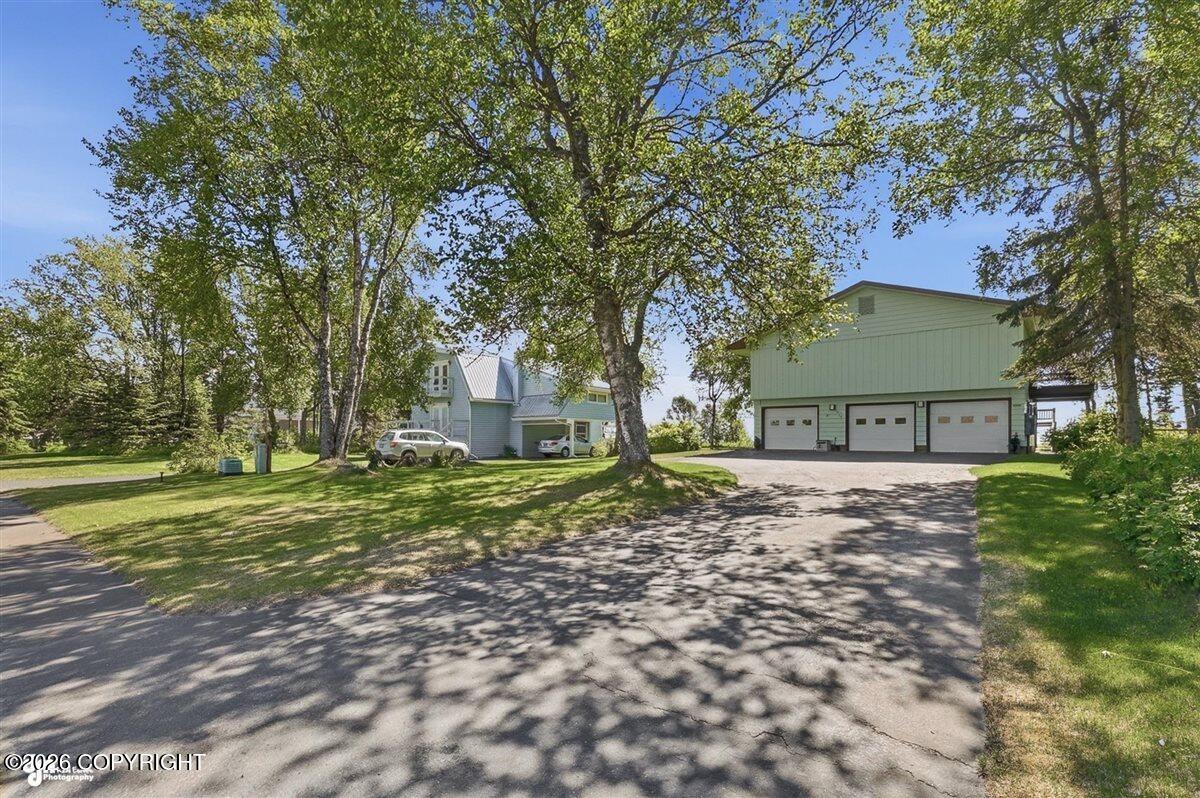 1517 Toyon Way Property Photo 3
