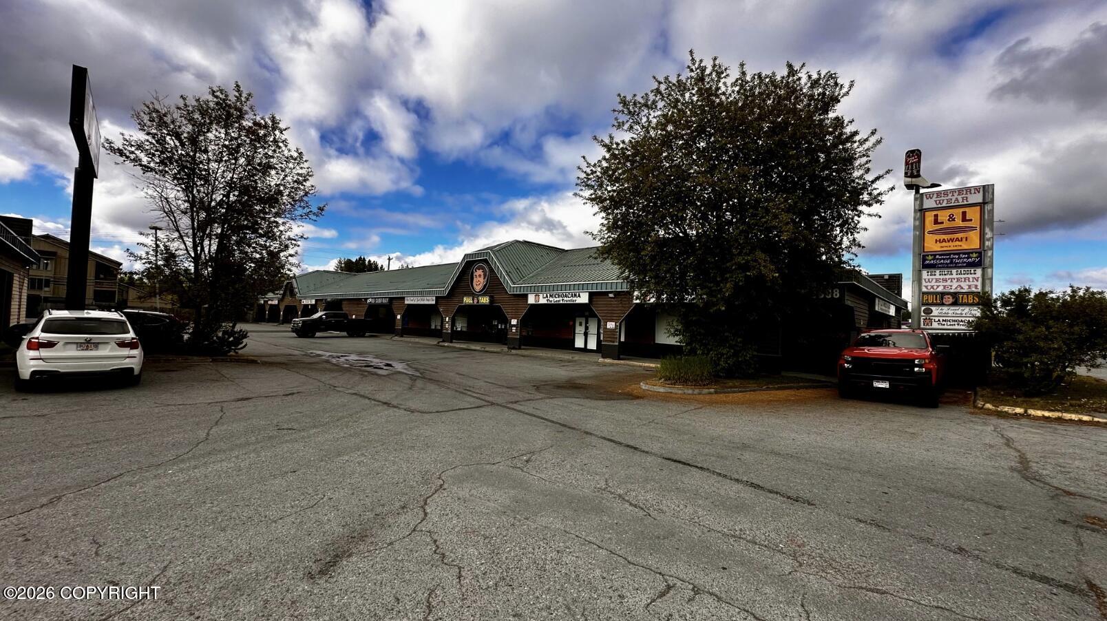 2808 E Tudor Road Property Photo 4
