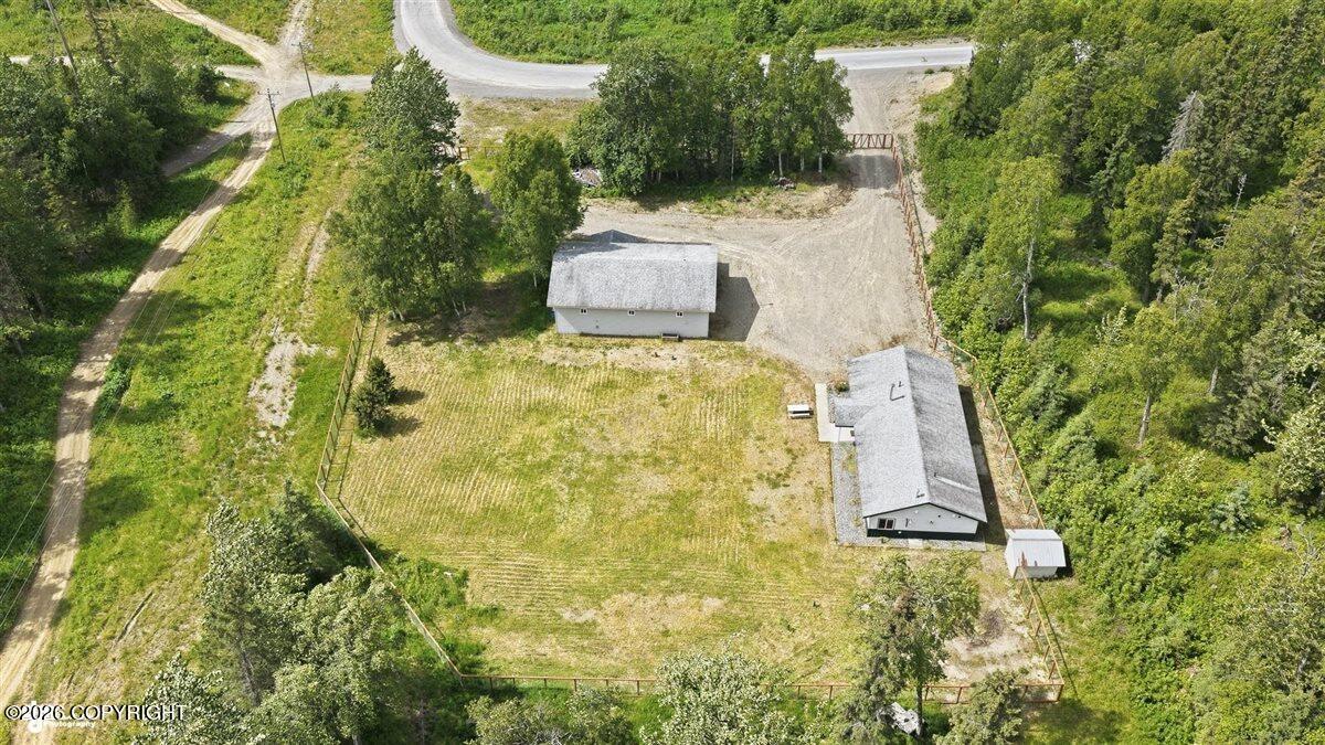 49032 Windy Road Property Photo 3