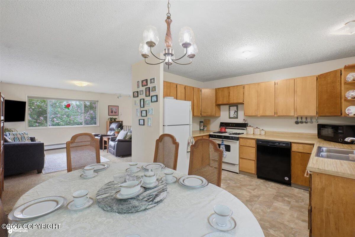 12075 E Chalet Drive Property Photo 5
