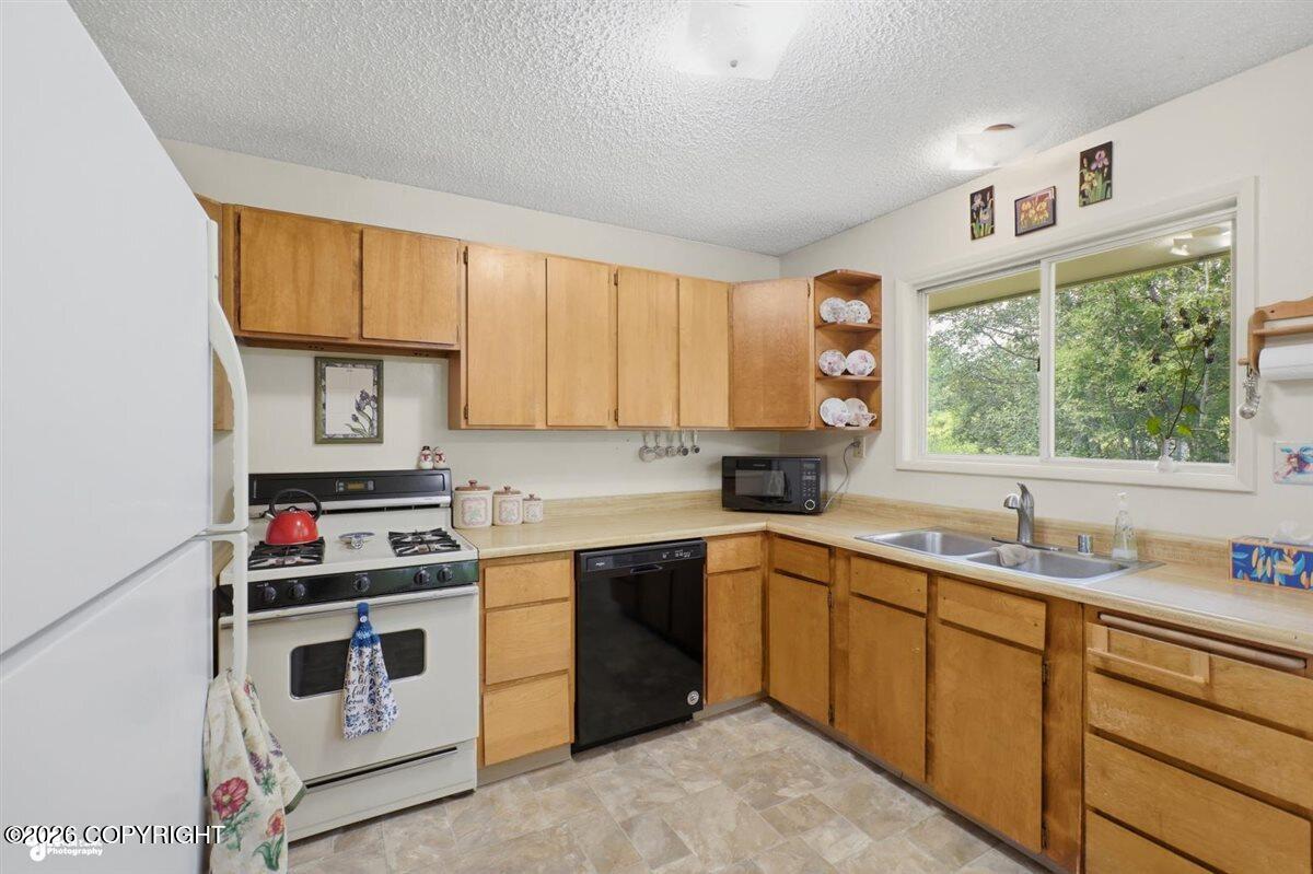 12075 E Chalet Drive Property Photo 6