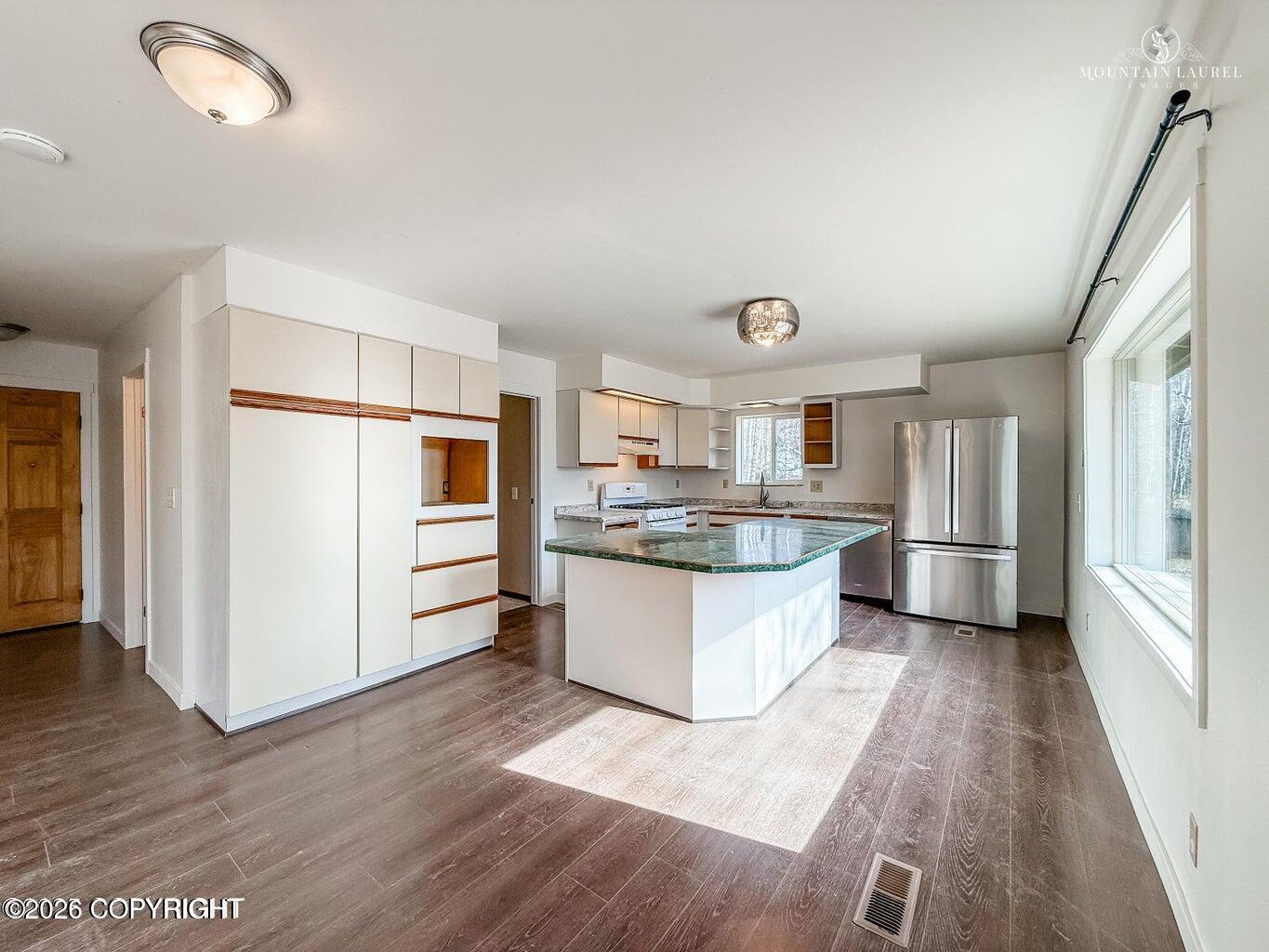 8747 S Twilight Drive Property Photo 3