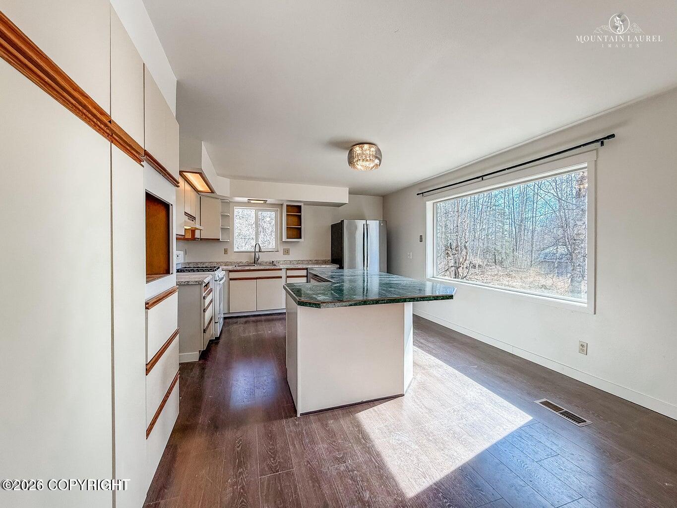 8747 S Twilight Drive Property Photo 4