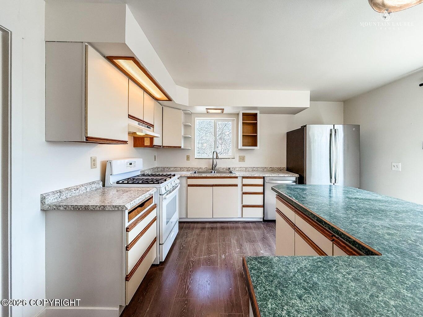 8747 S Twilight Drive Property Photo 7