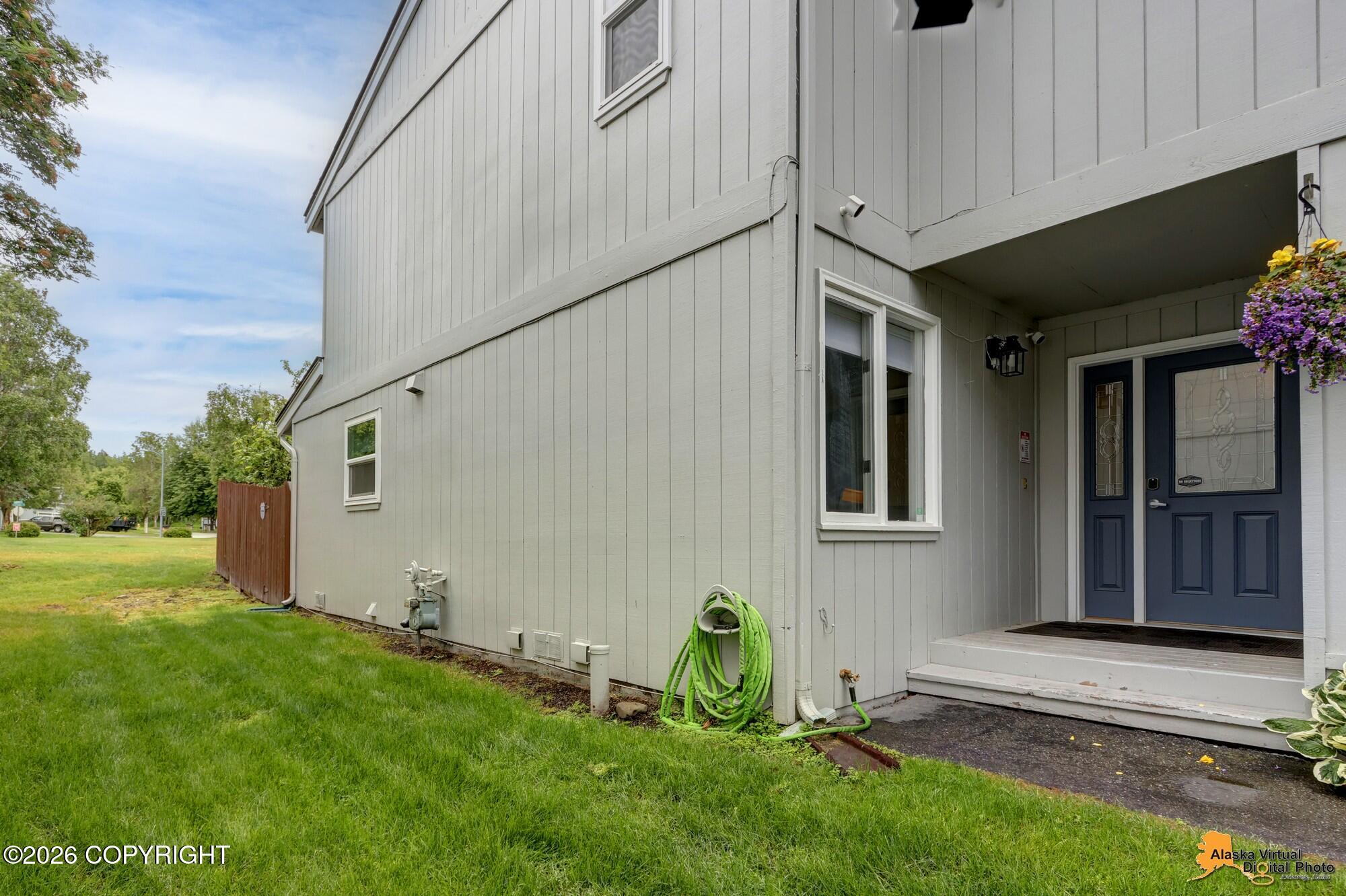 1909 Parkside Drive Property Photo 3