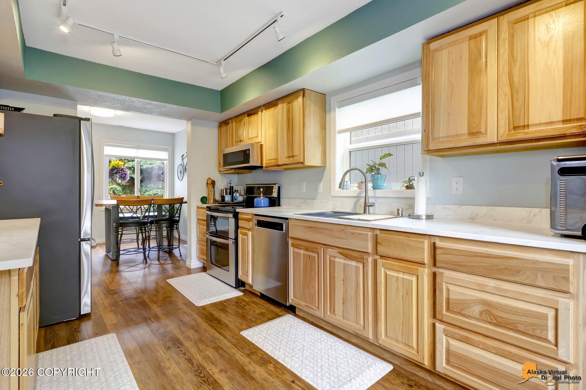 1909 Parkside Drive Property Photo 11