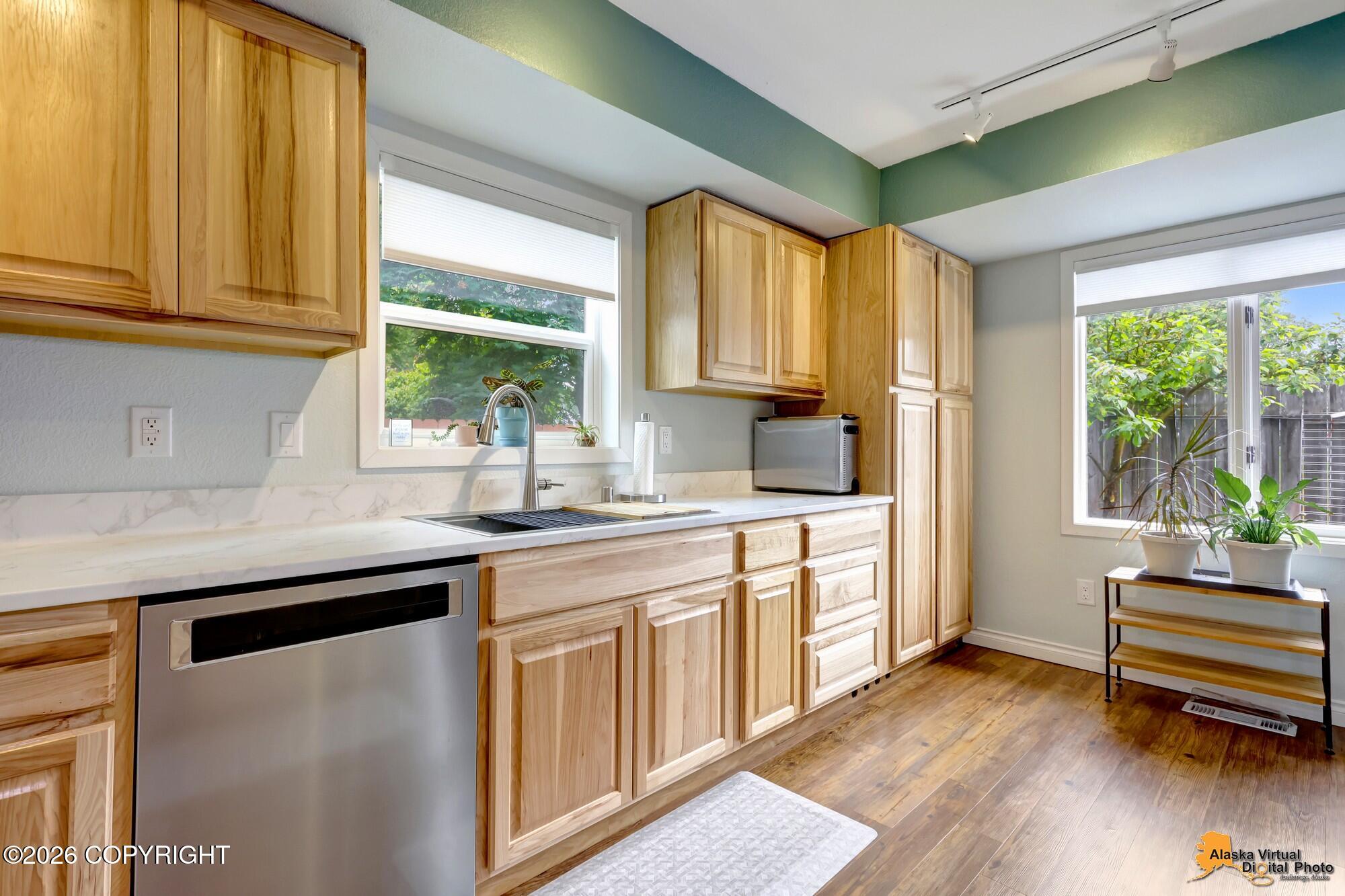 1909 Parkside Drive Property Photo 14