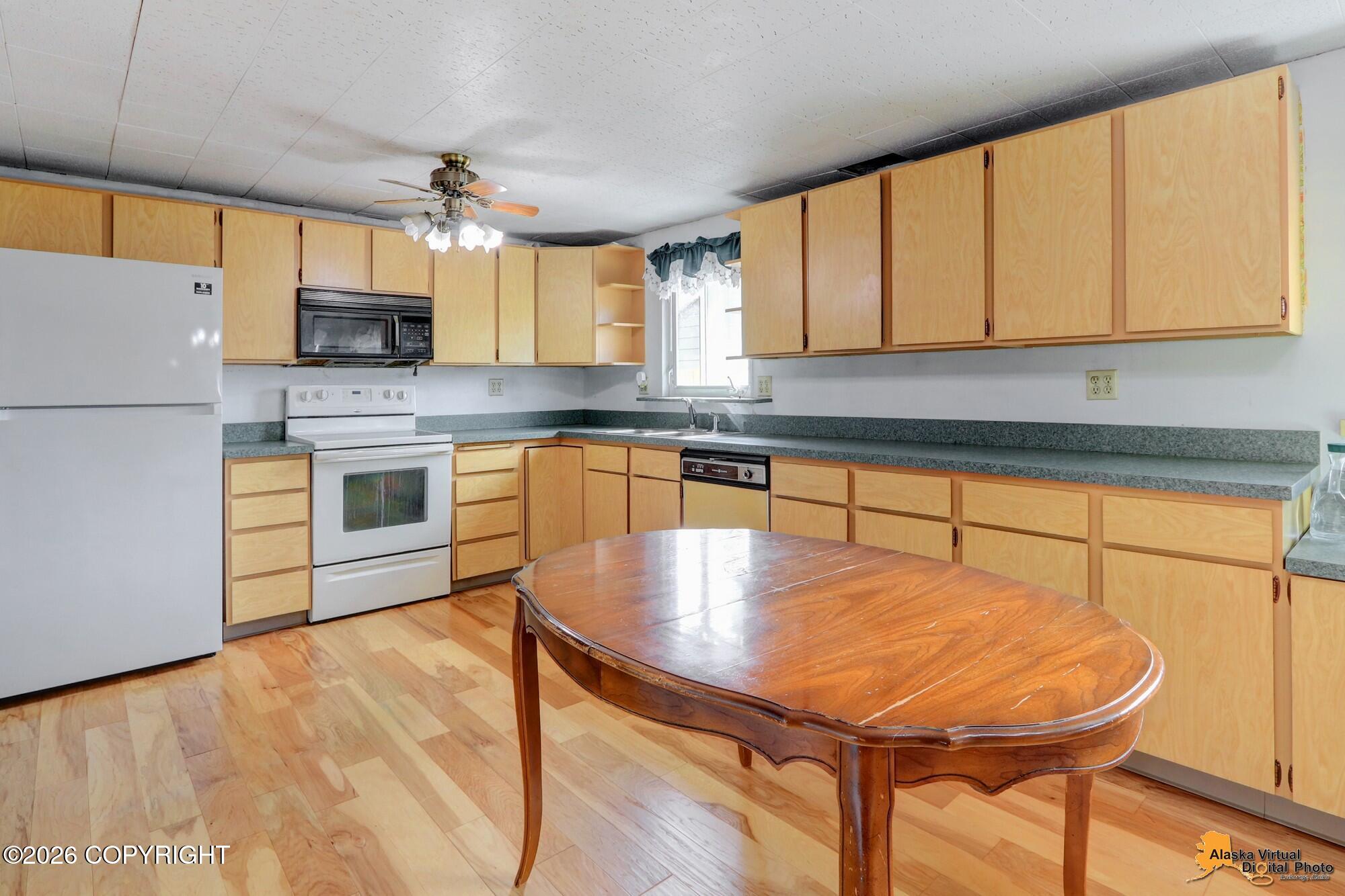 732 N Bliss Street Property Photo 6