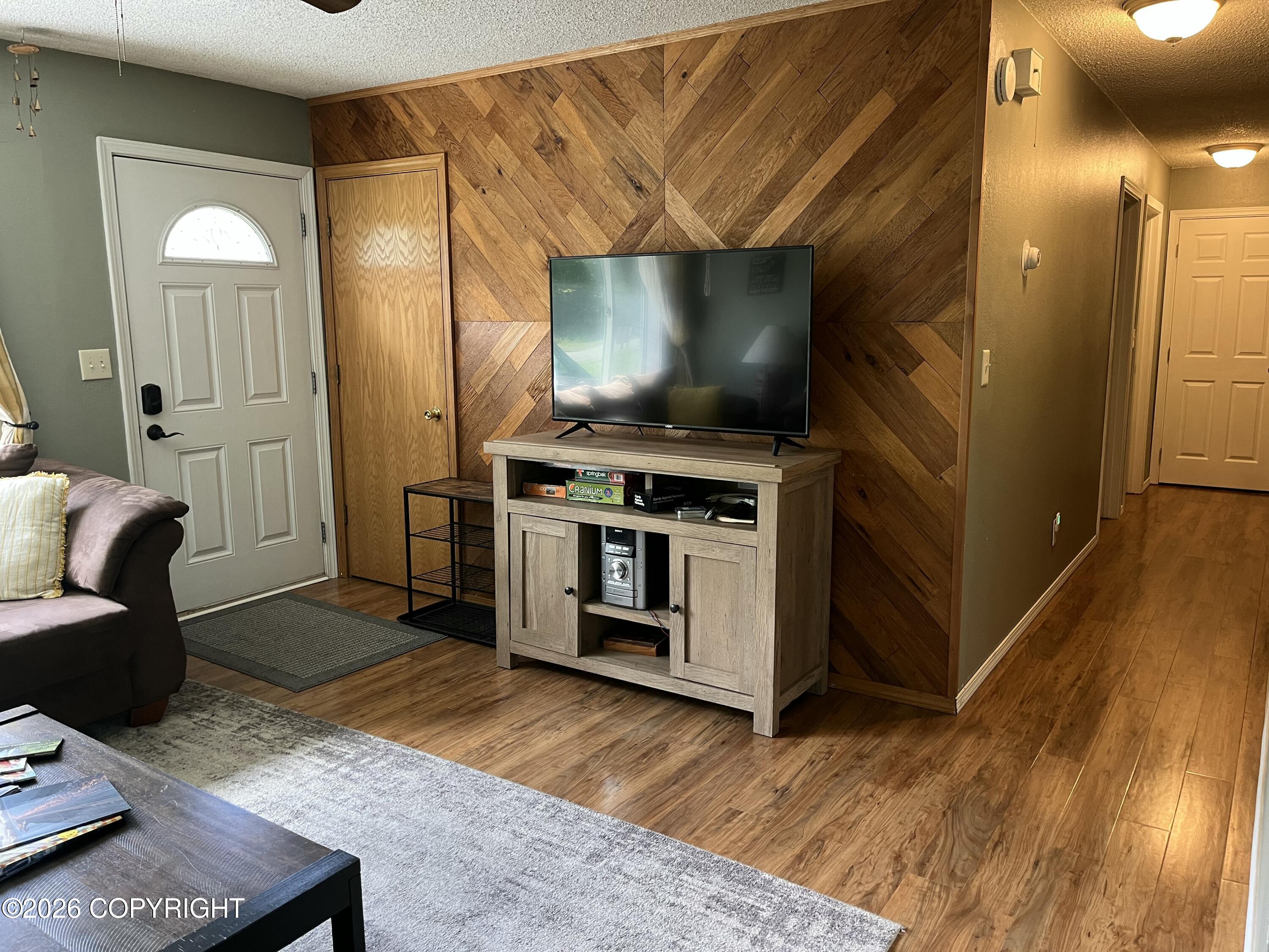 328 W Riverview Avenue Property Photo 6