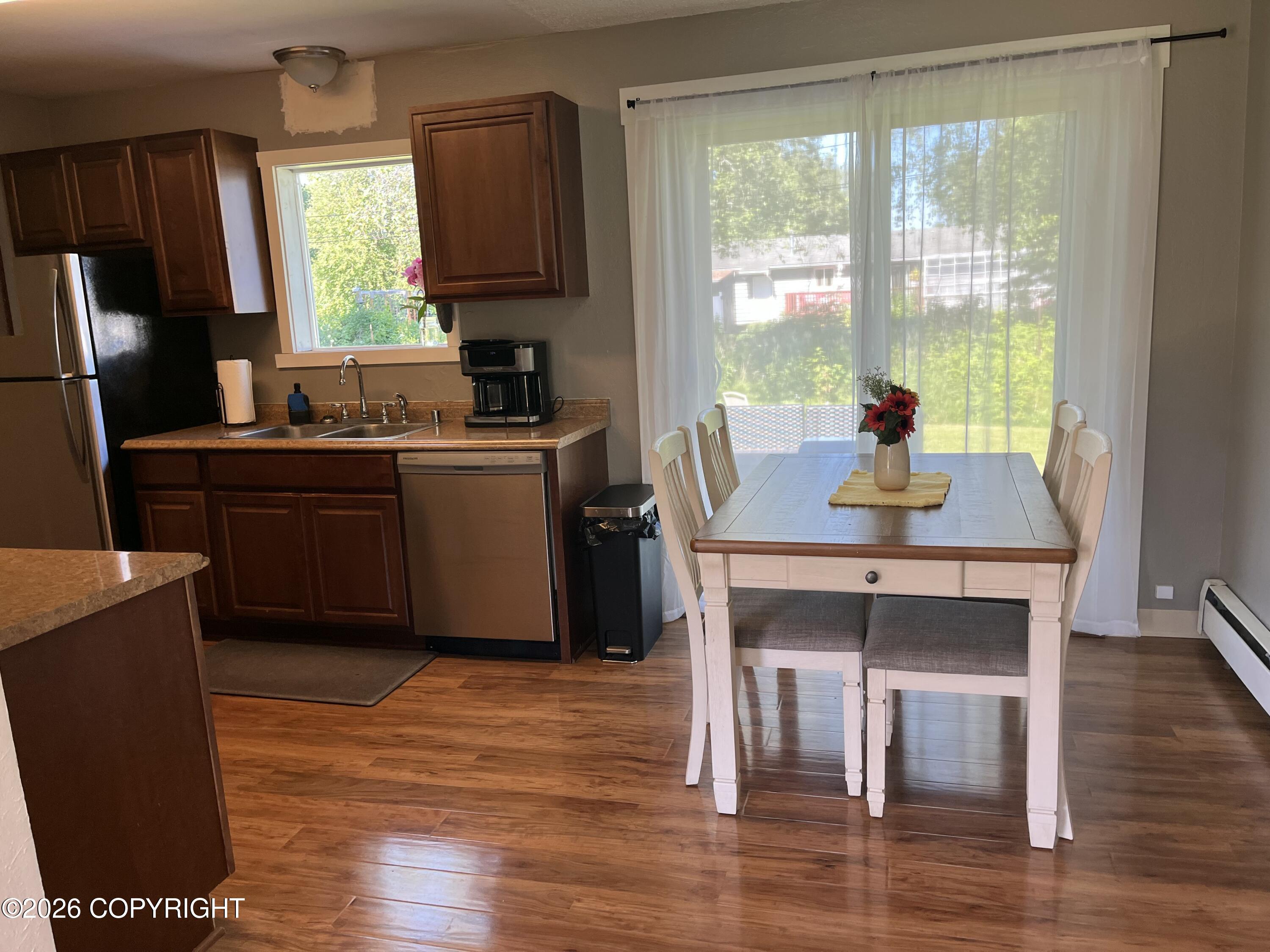 328 W Riverview Avenue Property Photo 9
