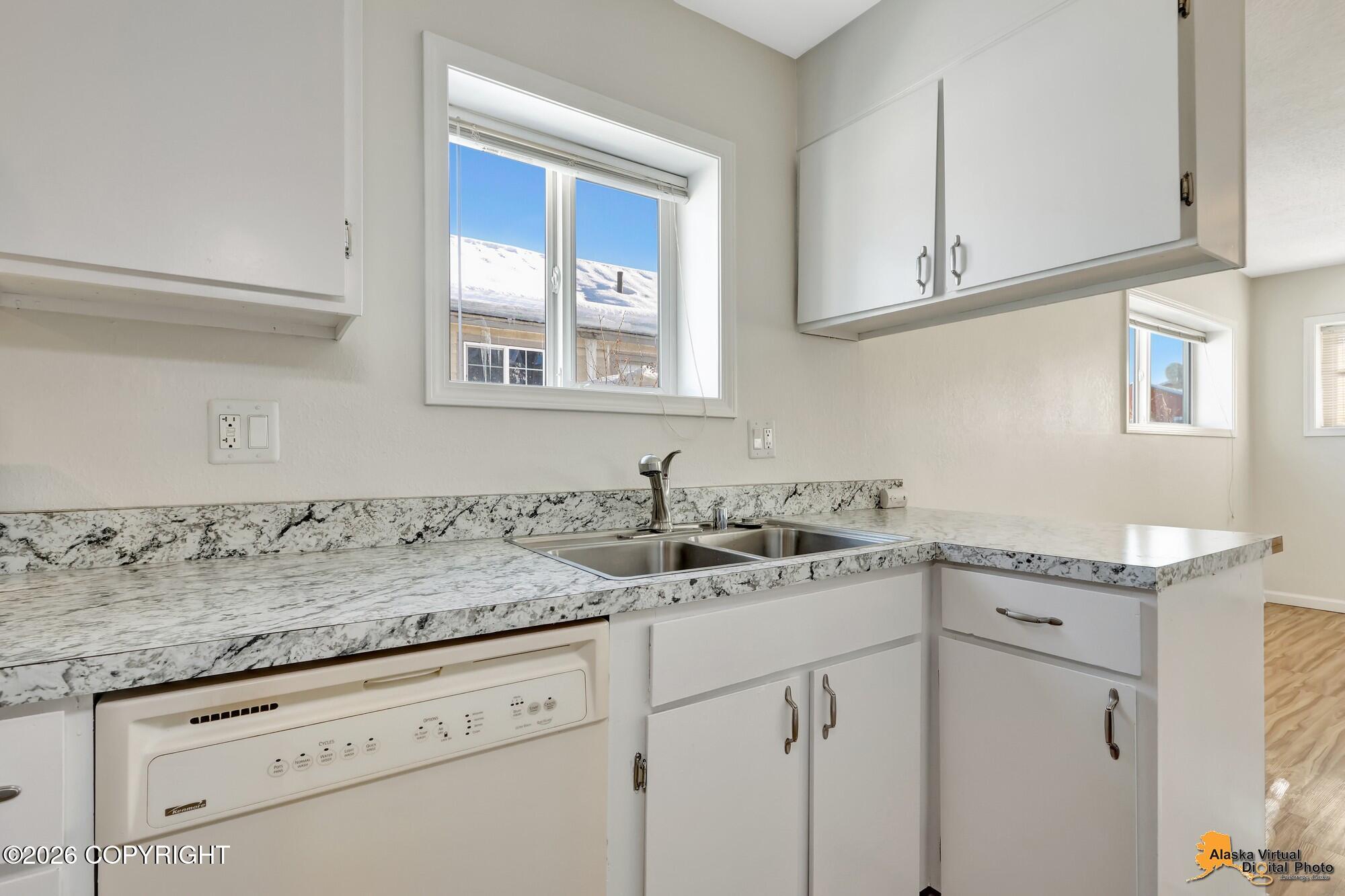 435 E 10th Avenue Property Photo 20