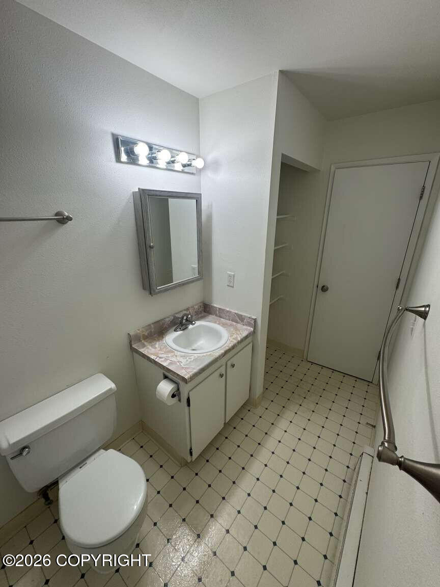 211 S Portlock Street Property Photo 19
