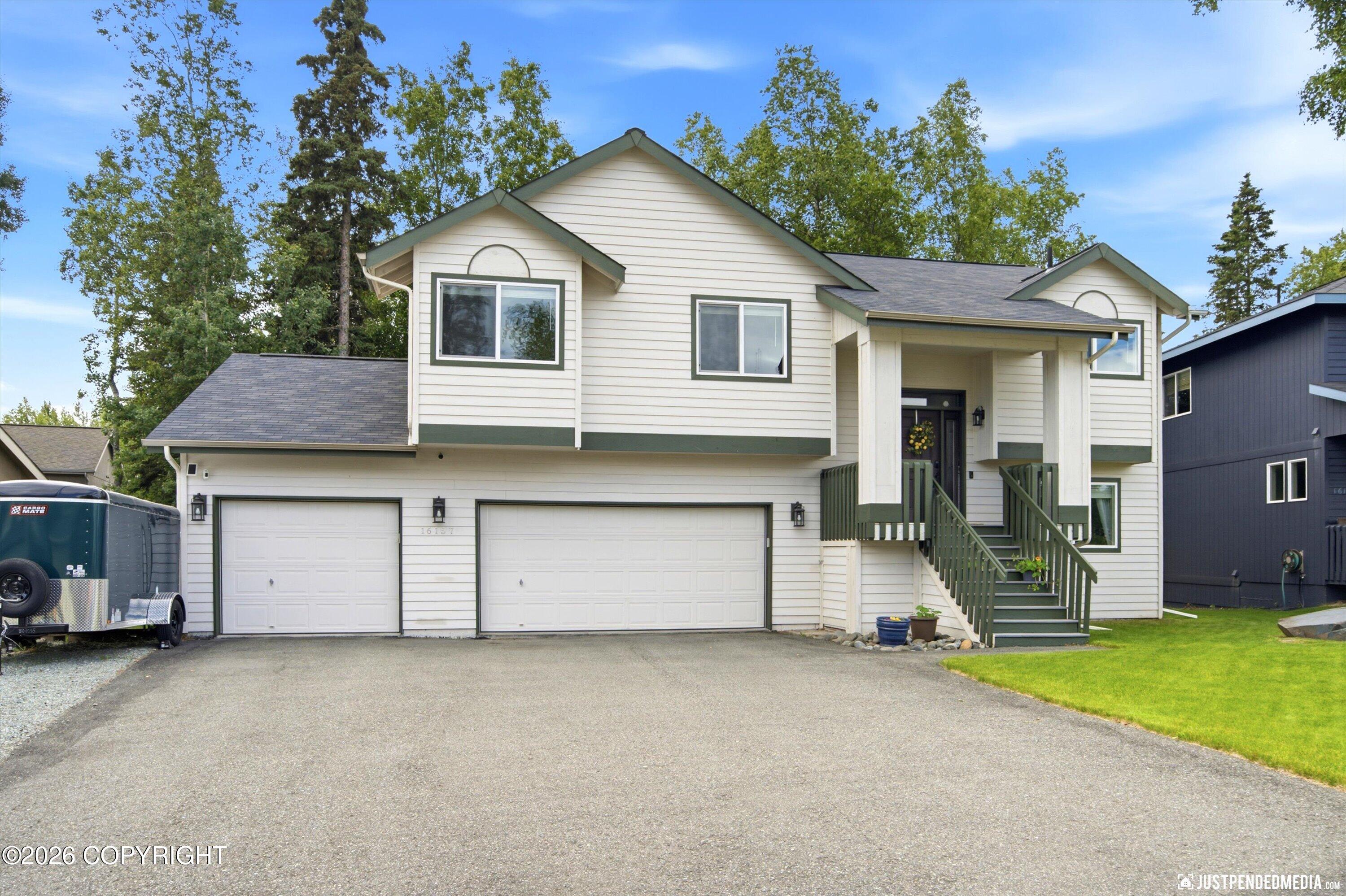 16157 Stineburg Drive Property Photo 3