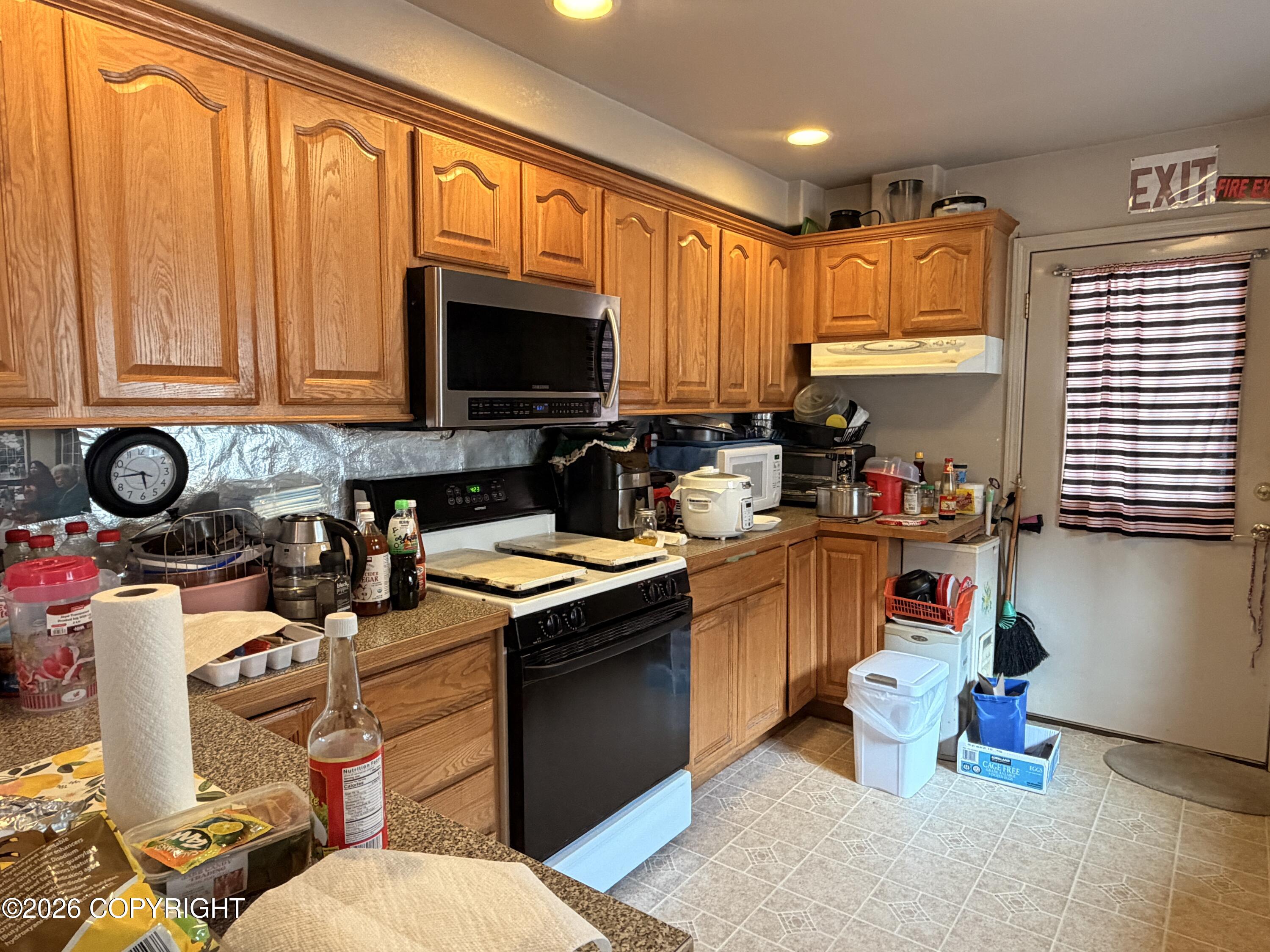 285 Flower Street Property Photo 6